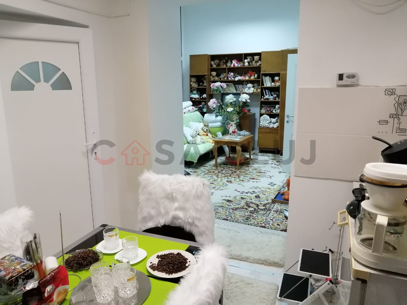 3 Camere curte si loc de parcare, langa Primarie — fotografia 8