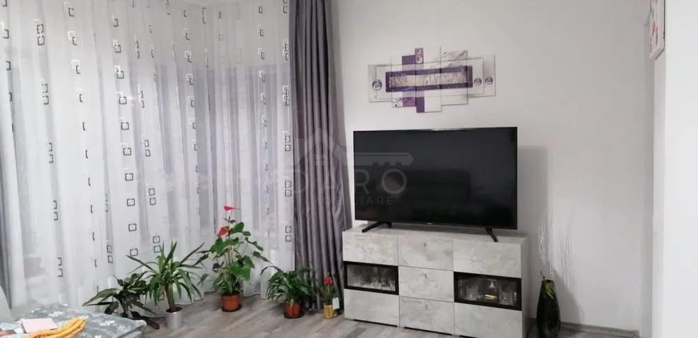 Închiriez apartament 2 camere + loc de parcare — fotografia 5