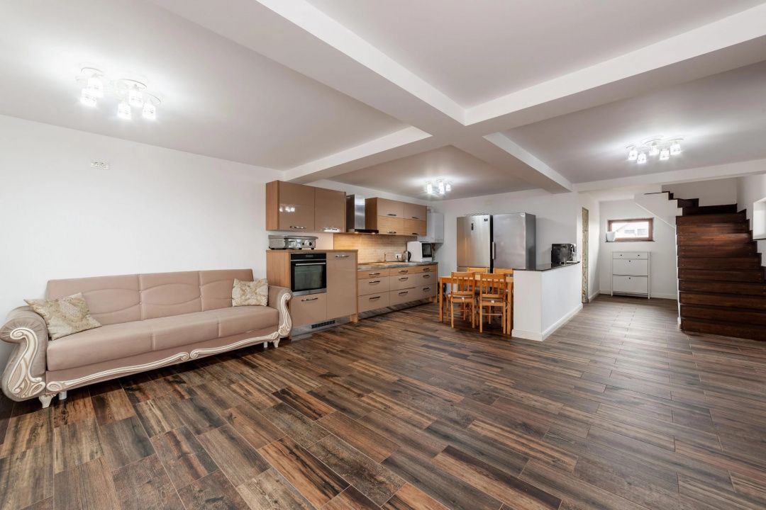 Casa moderna in Bradu - 3 camere,sauna proprie,mobilata , — fotografia 3