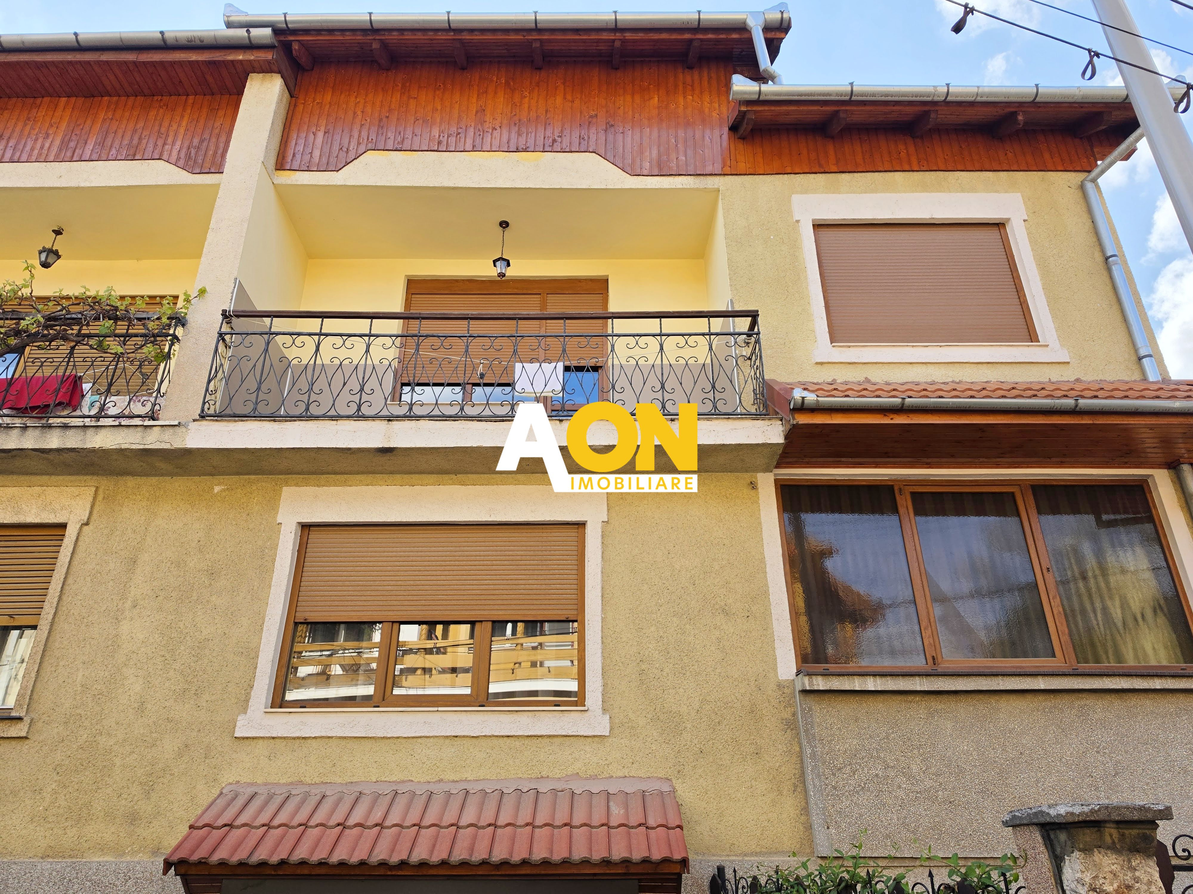 Duplex mobilat, utilat, 4 camere, garaj, zona exclusivista, Cetate