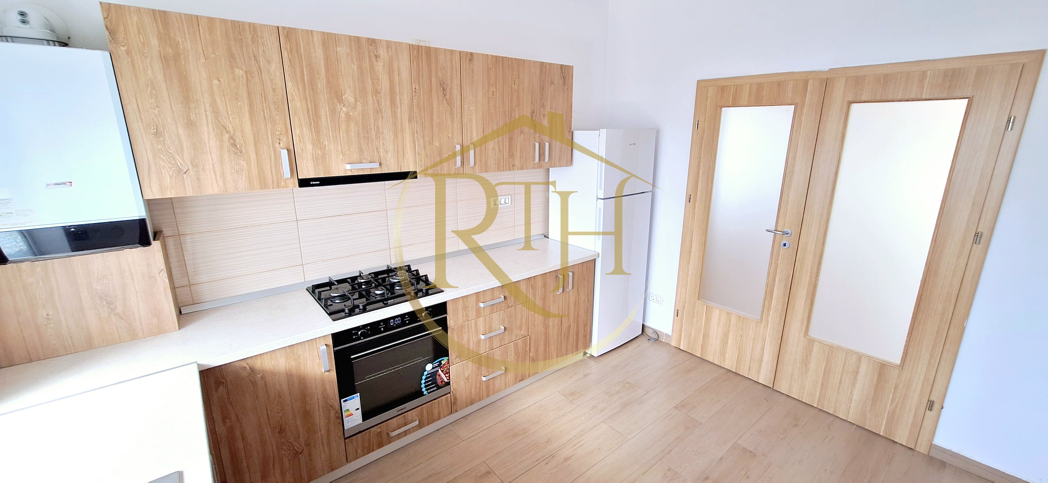 Oferim spre inchiriere casa cu 4 camere,Nemobilata in Dumbravita,aproape de Lidl — fotografia 6