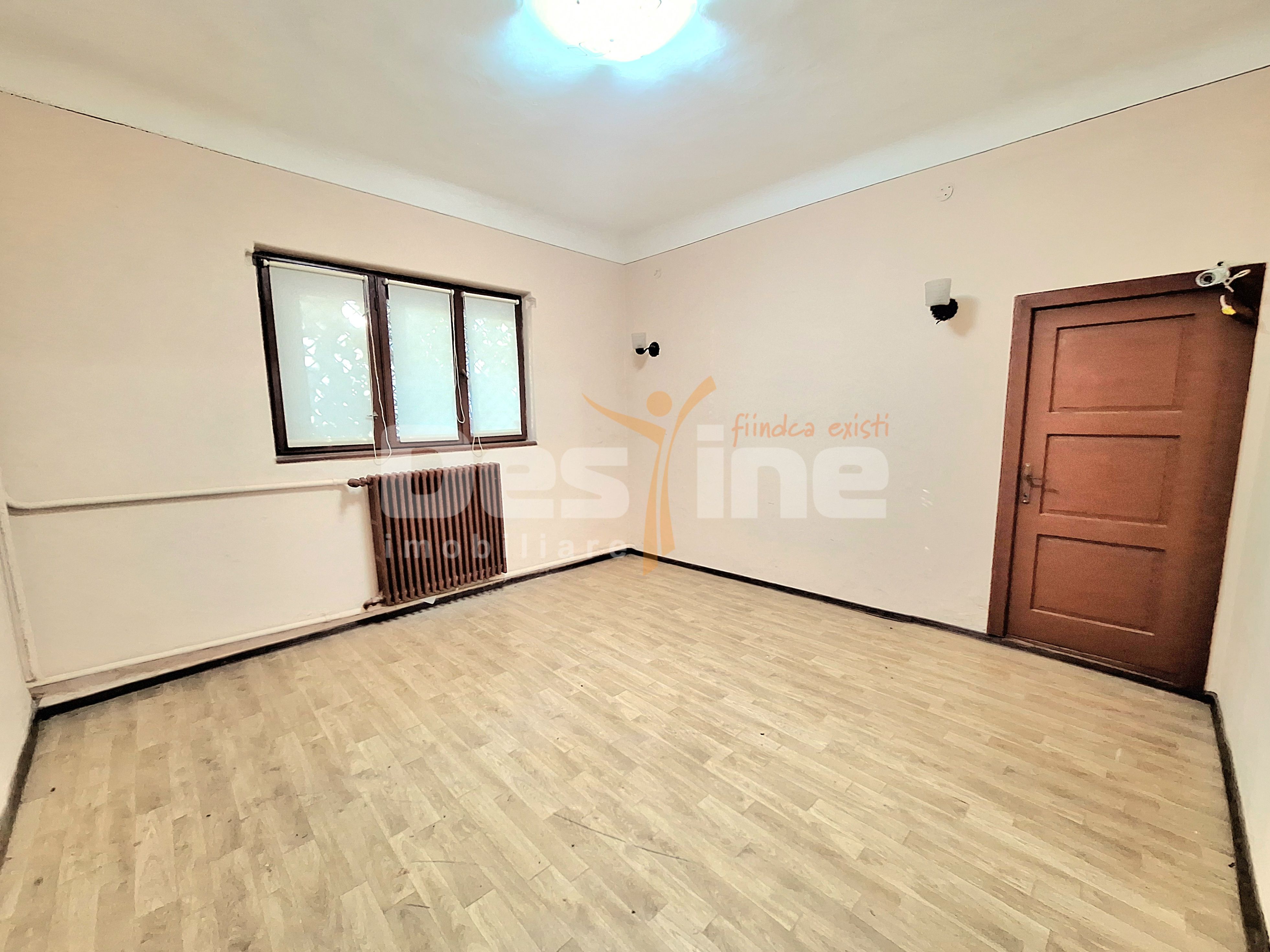 Vilă interbelică | 80 mp utili, curte 250 mp, la 5 min metrou — fotografia 3