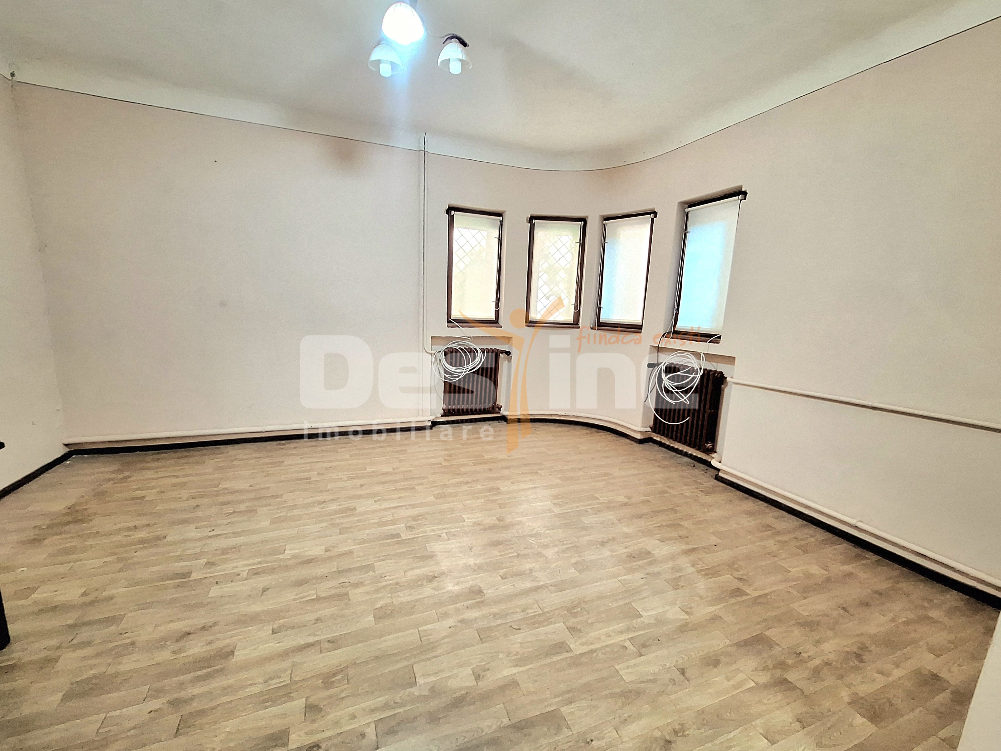 Vilă interbelică | 80 mp utili, curte 250 mp, la 5 min metrou — fotografia 4