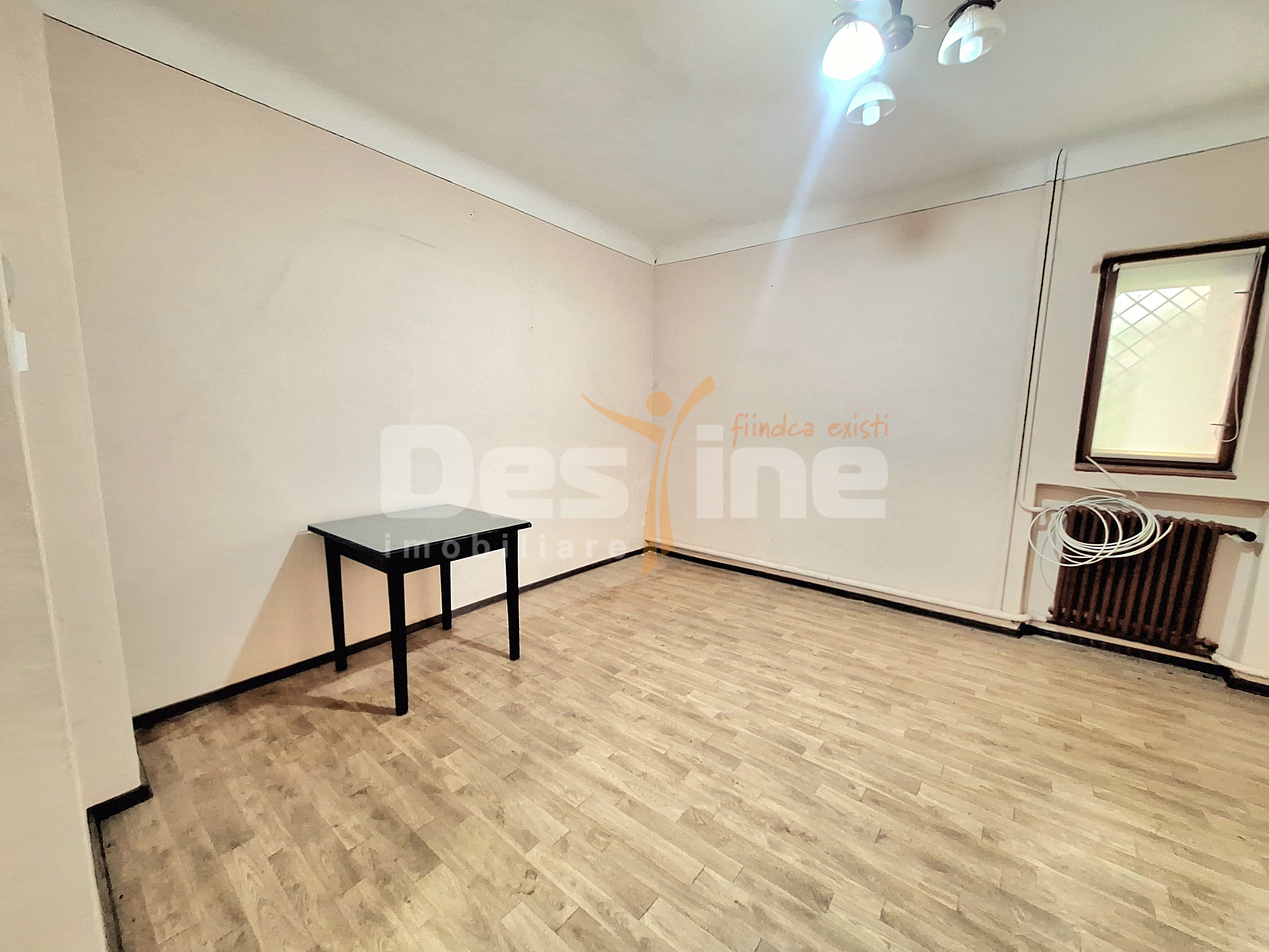 Vilă interbelică | 80 mp utili, curte 250 mp, la 5 min metrou — fotografia 5
