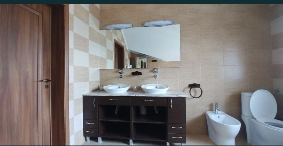 Casa zona rezidentiala — fotografia 3
