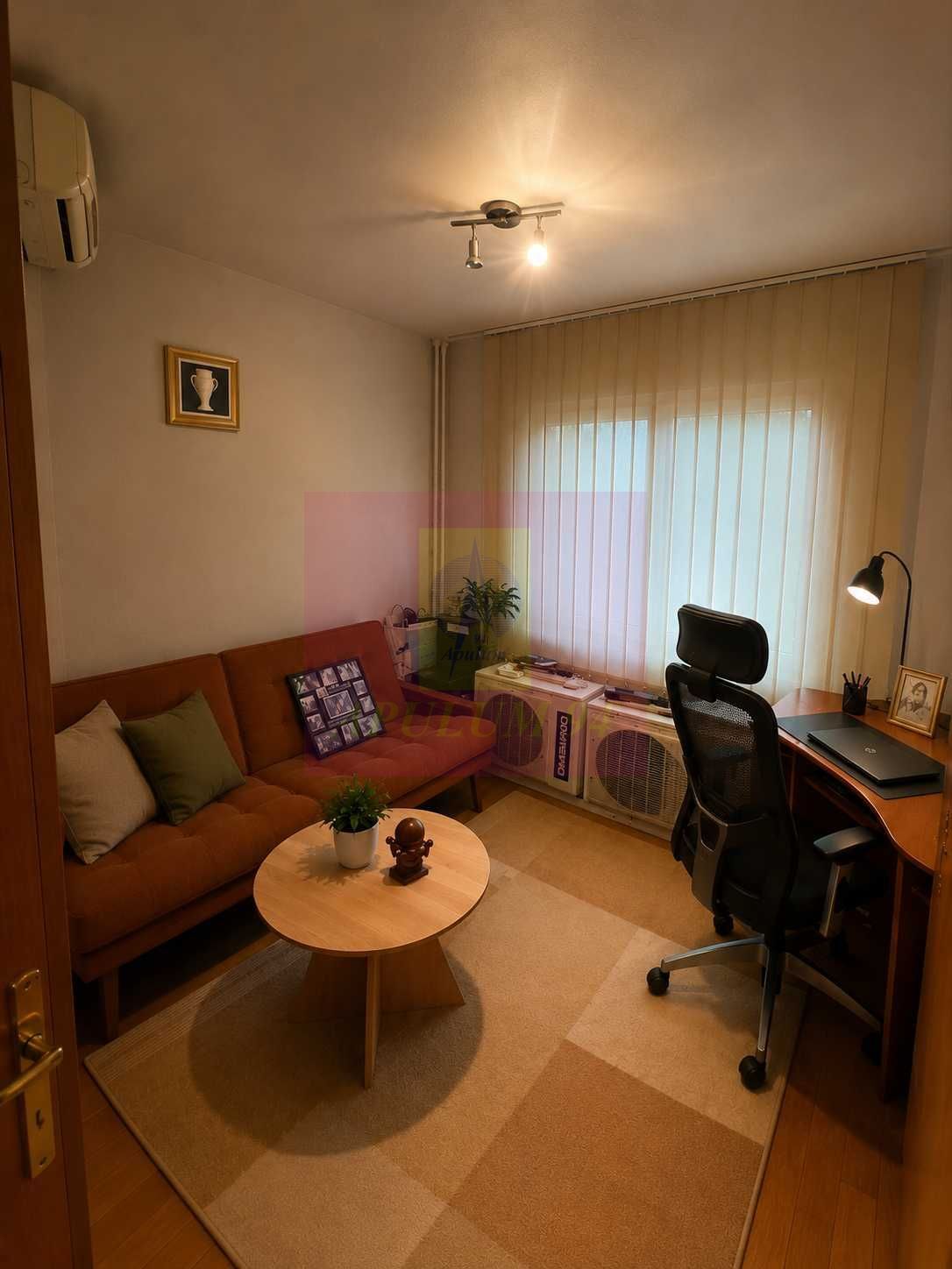 Apartament vanzare 3 camere Decebal, Centrala proprie — fotografia 3