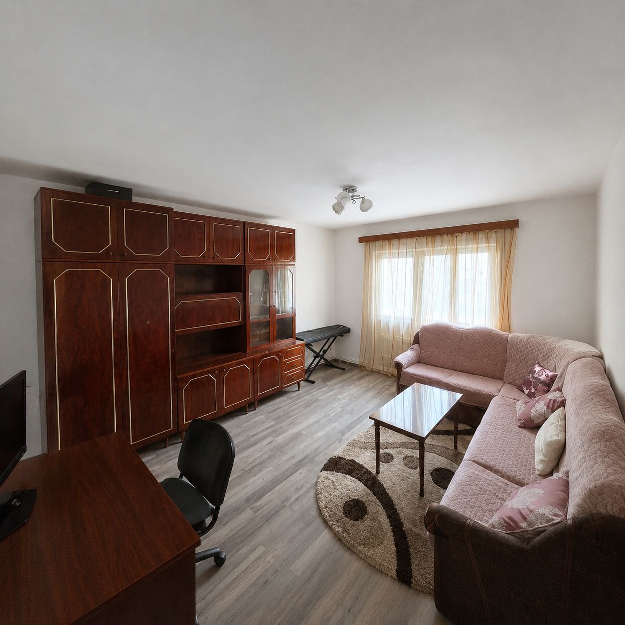 Apartament decomandat cu 3 camere și 2 băi, zona Complex Studențesc