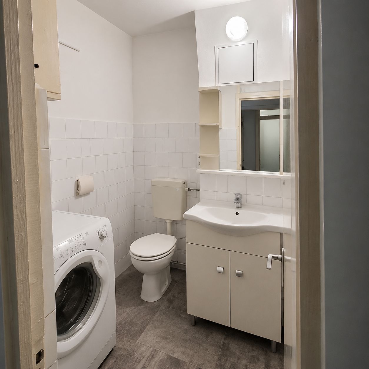 Apartament decomandat cu 3 camere și 2 băi, zona Complex Studențesc — fotografia 3