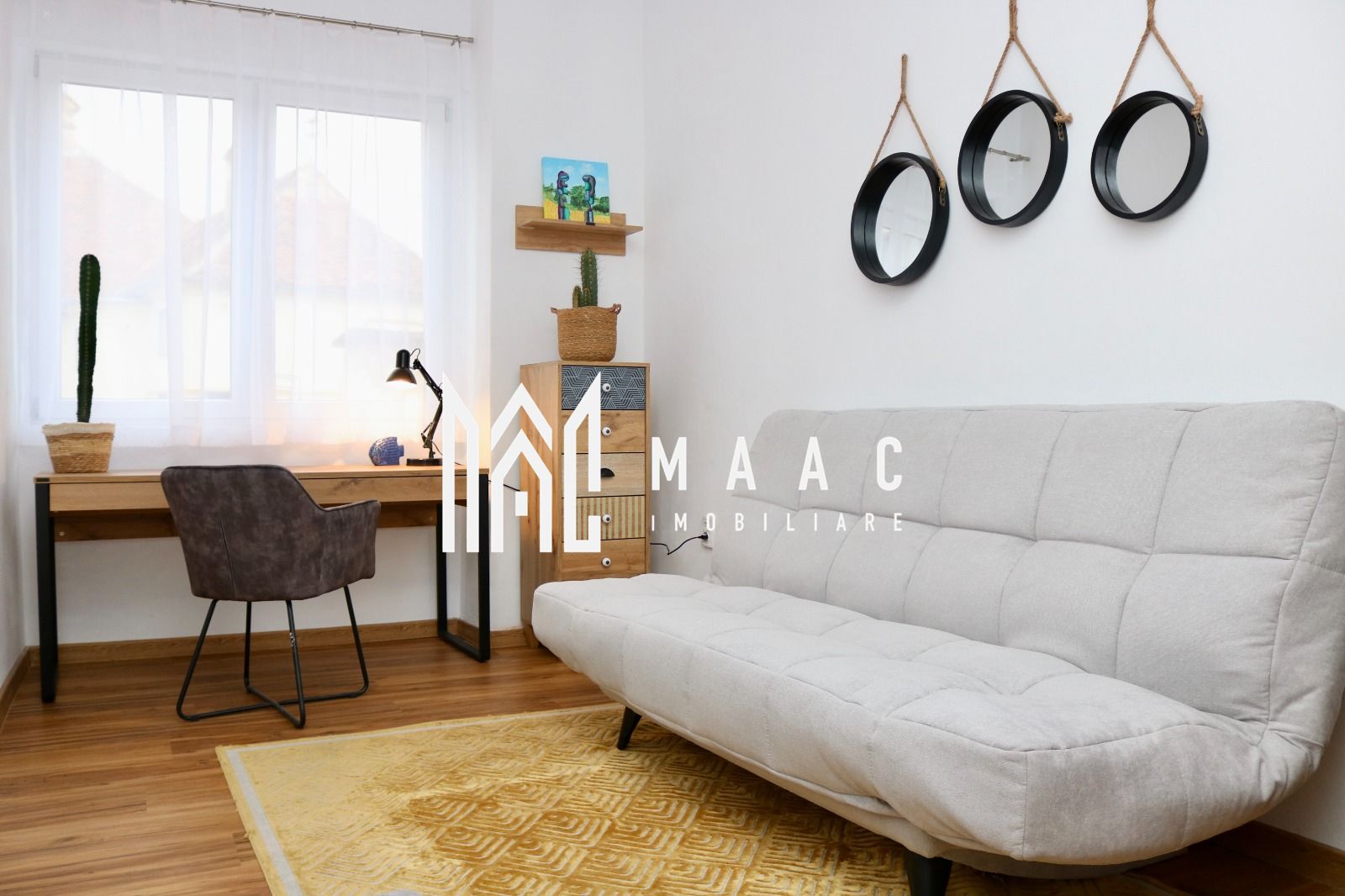 Apartament 4 camere de închiriat | Cisnădie, Central | Curte — fotografia 4