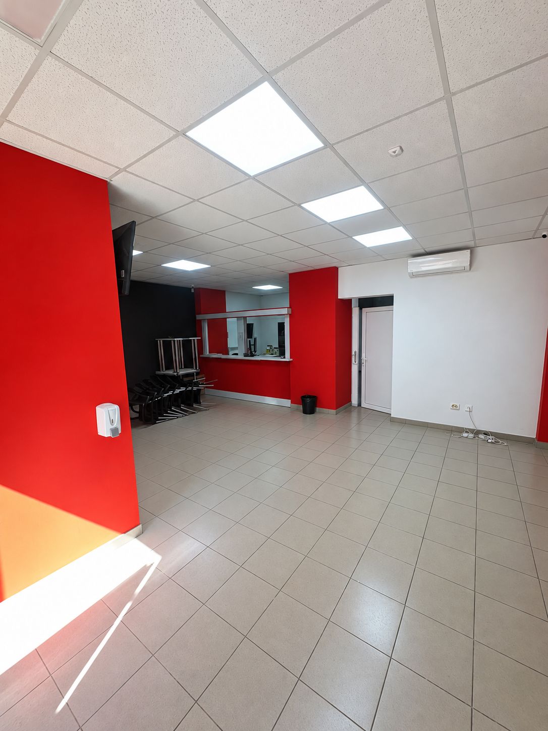 Spatiu comercial , stradal statie metrou Pacii — fotografia 3