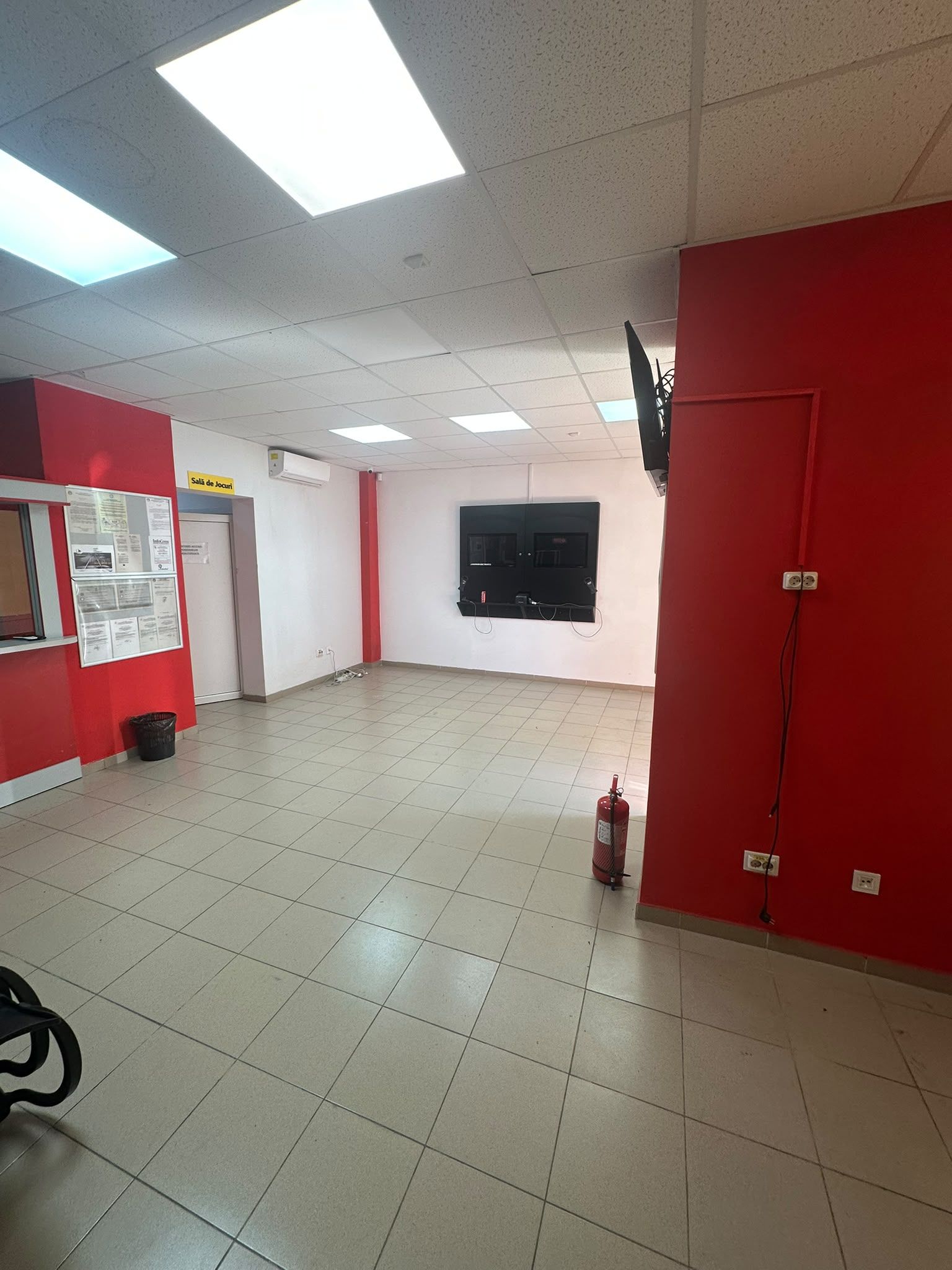 Spatiu comercial , stradal statie metrou Pacii — fotografia 4
