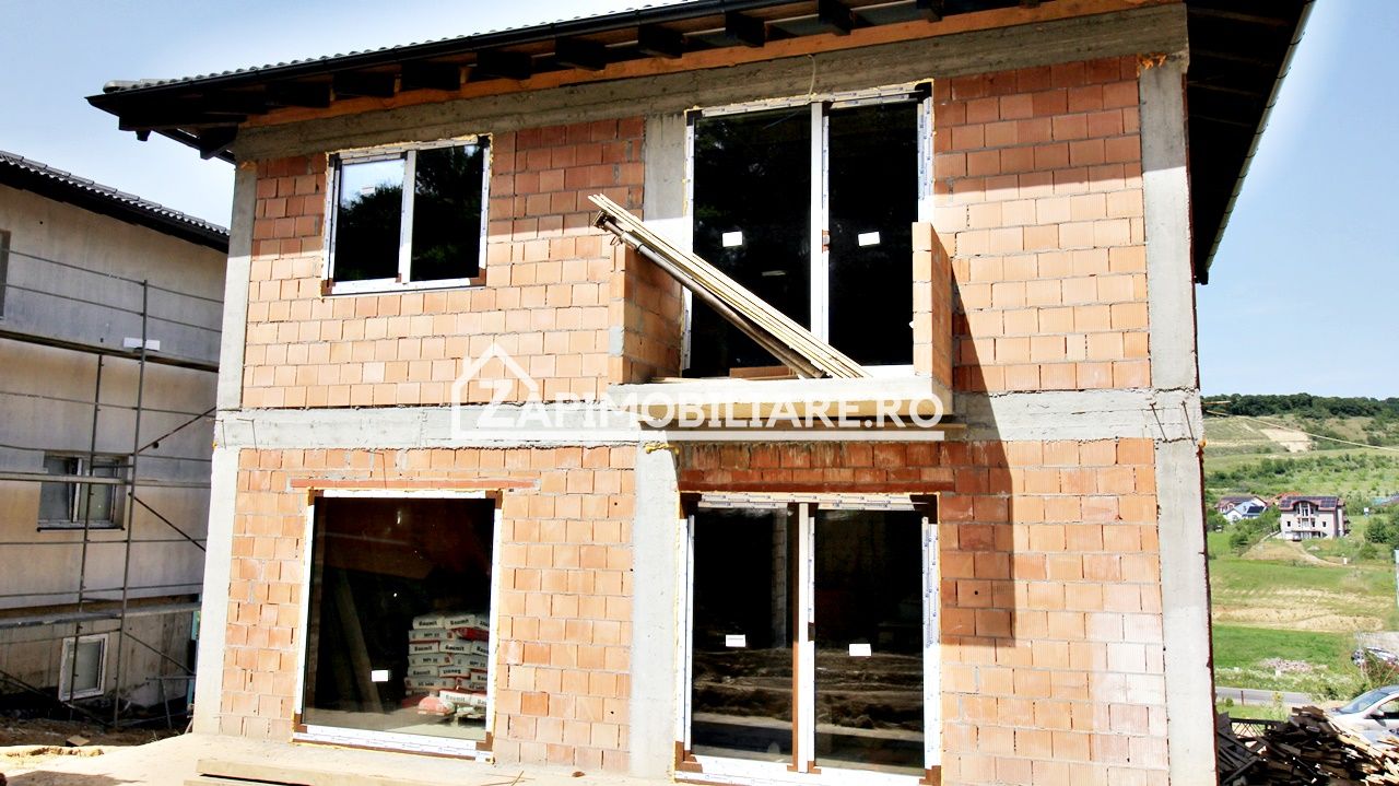 Casa  4 camere,2 bai,136 mp, 550 mp teren zona Corunca — fotografia 3