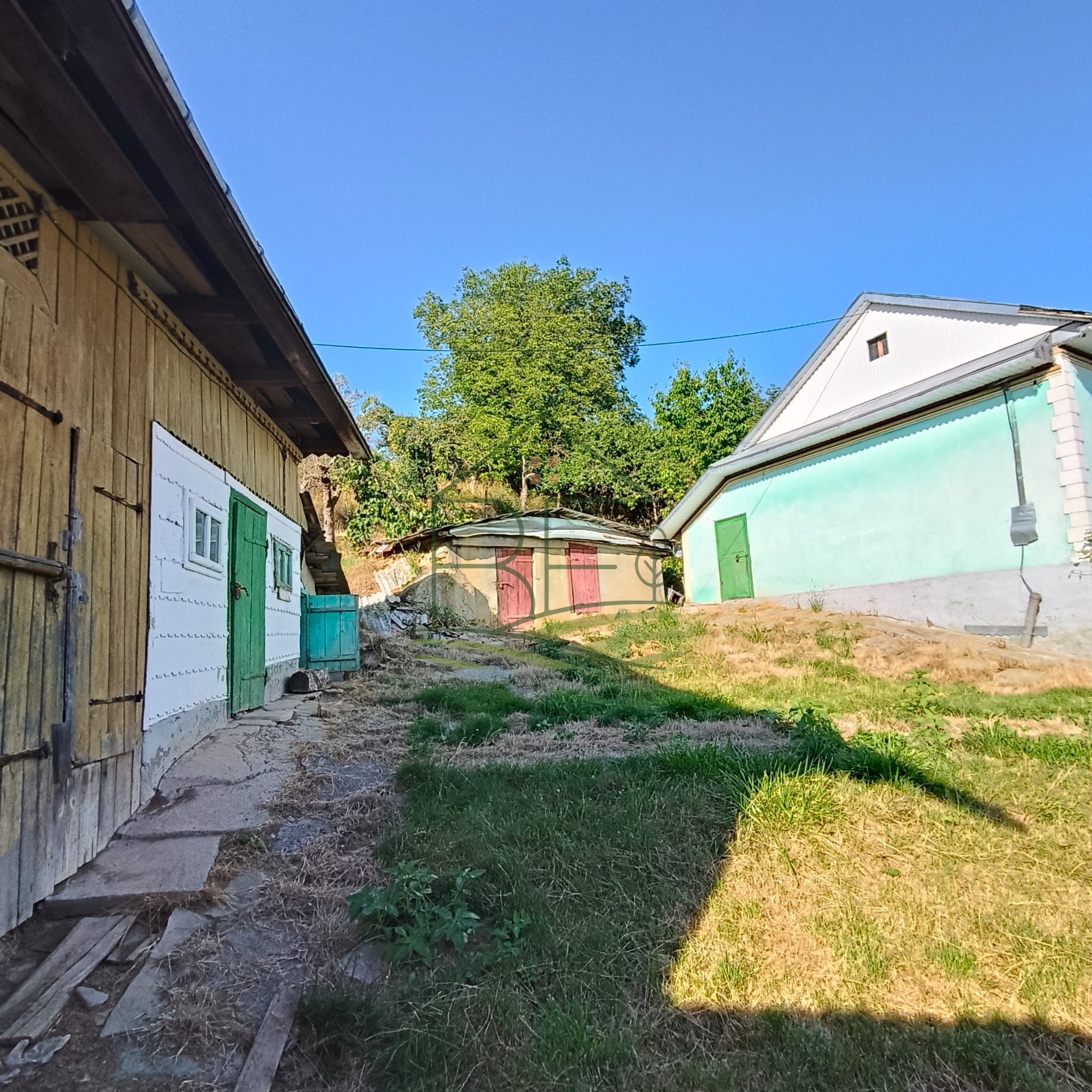 O gospodărie cu farmec autentic, în inima satului Merești — fotografia 5