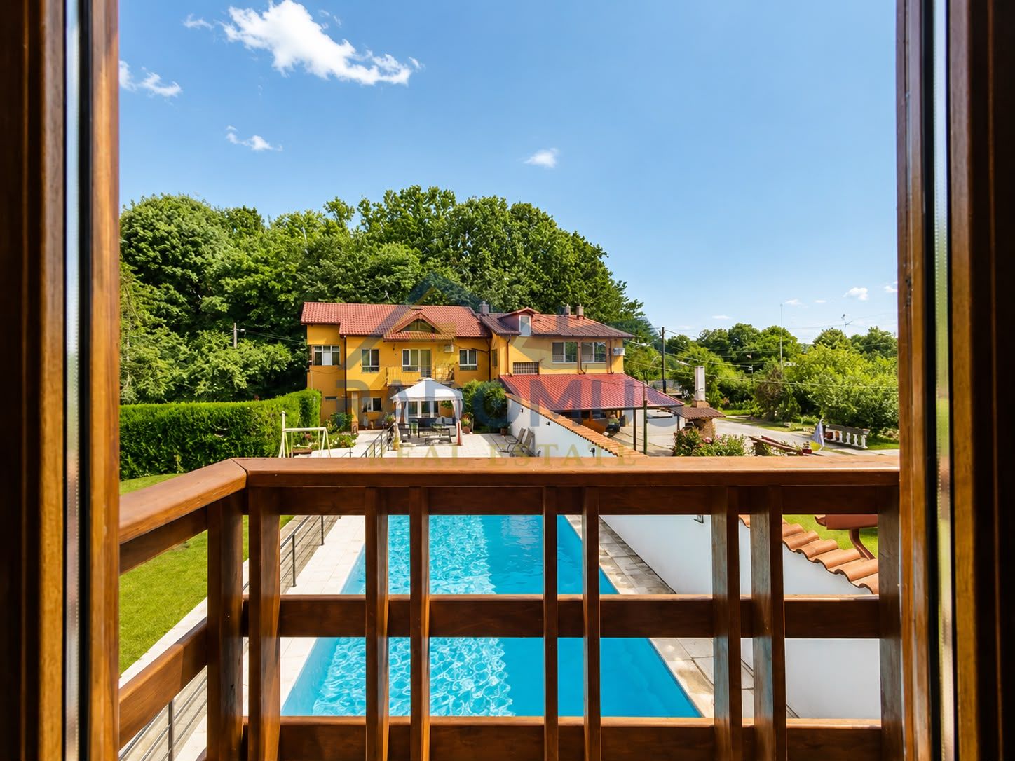 Proprietate Premium | 2 Case | Piscină | Teren 2.000 mp | Mobilată — fotografia 3