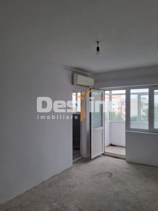 Apartament 3 camere, decomandat, etajul 4/4, zona Orizont
