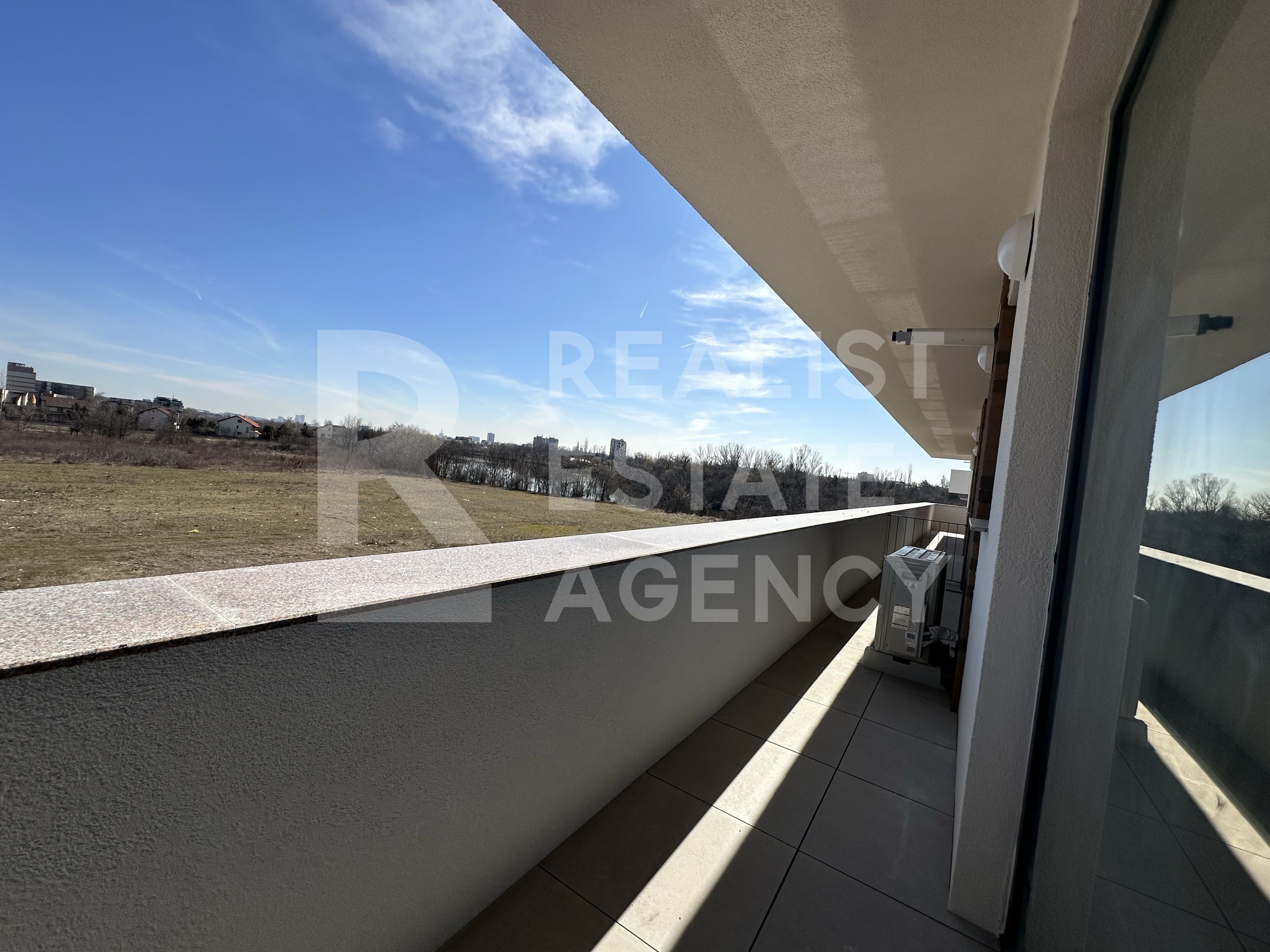 Apartament cu 2 camere  - Vedere spre lac, zona Sisești — fotografia 4