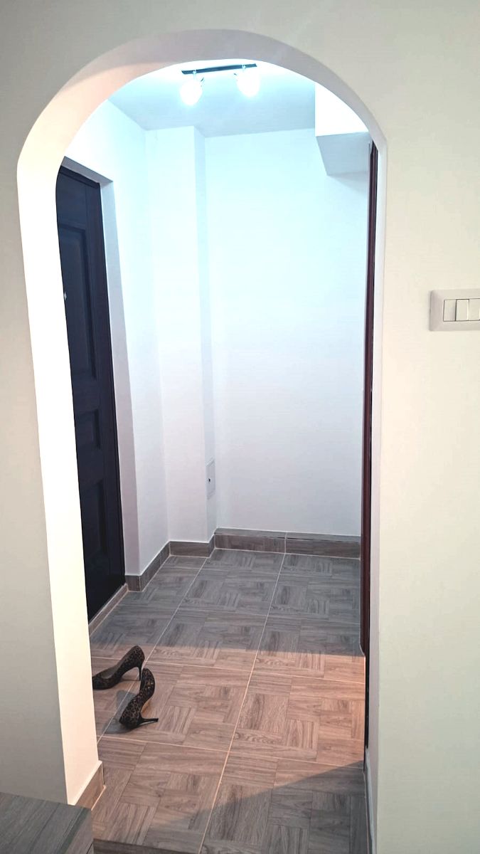 Apartament cu 2 camere, complet renovat, în zonă centrală din Tecuci — fotografia 6