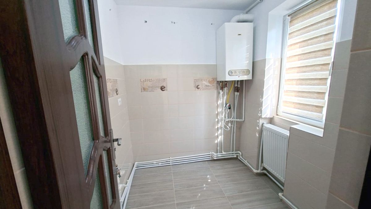 Apartament cu 2 camere, complet renovat, în zonă centrală din Tecuci — fotografia 8