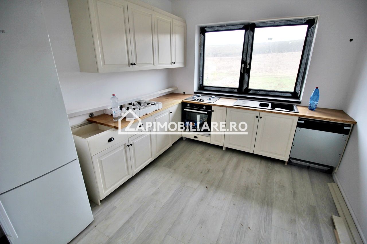 Casa la cheie cu gard,4 camere,2 bai,528mp teren, zona Penny — fotografia 4