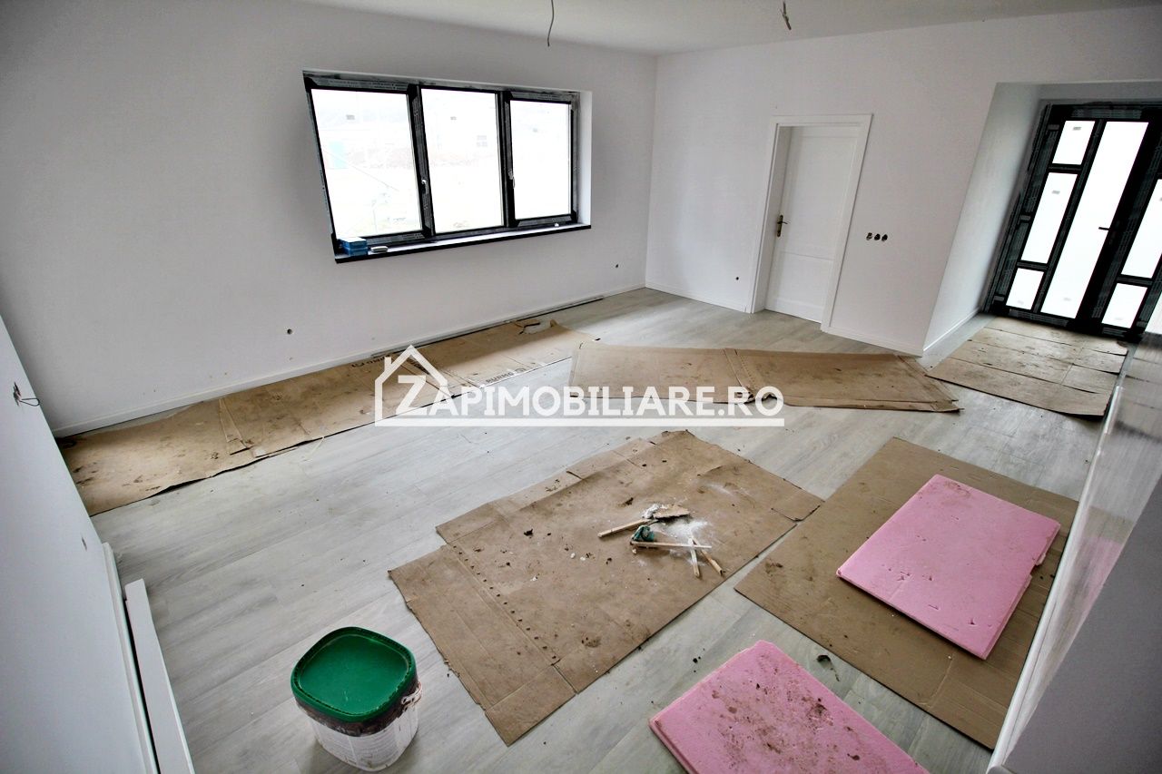 Casa la cheie cu gard,4 camere,2 bai,528mp teren, zona Penny — fotografia 5