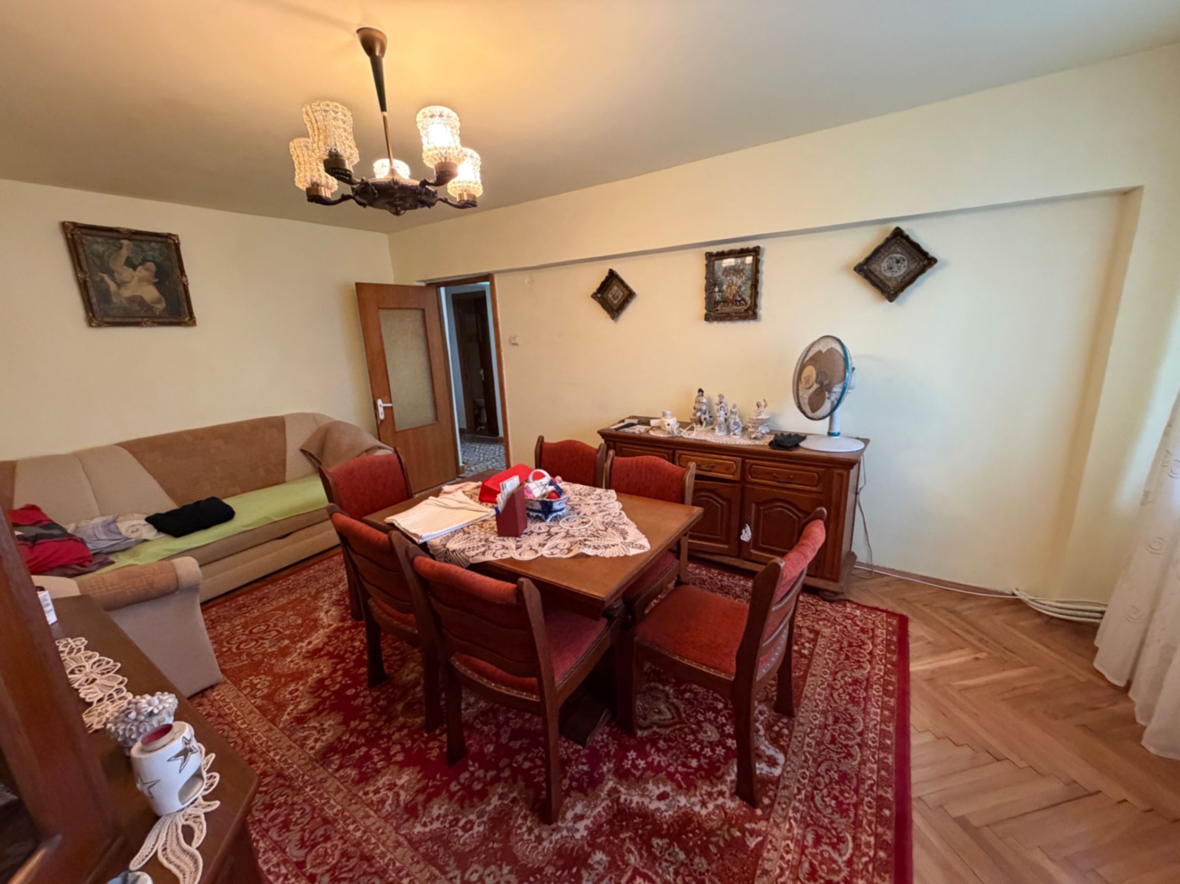 Apartament 3 camere, etaj 2 - Cugir