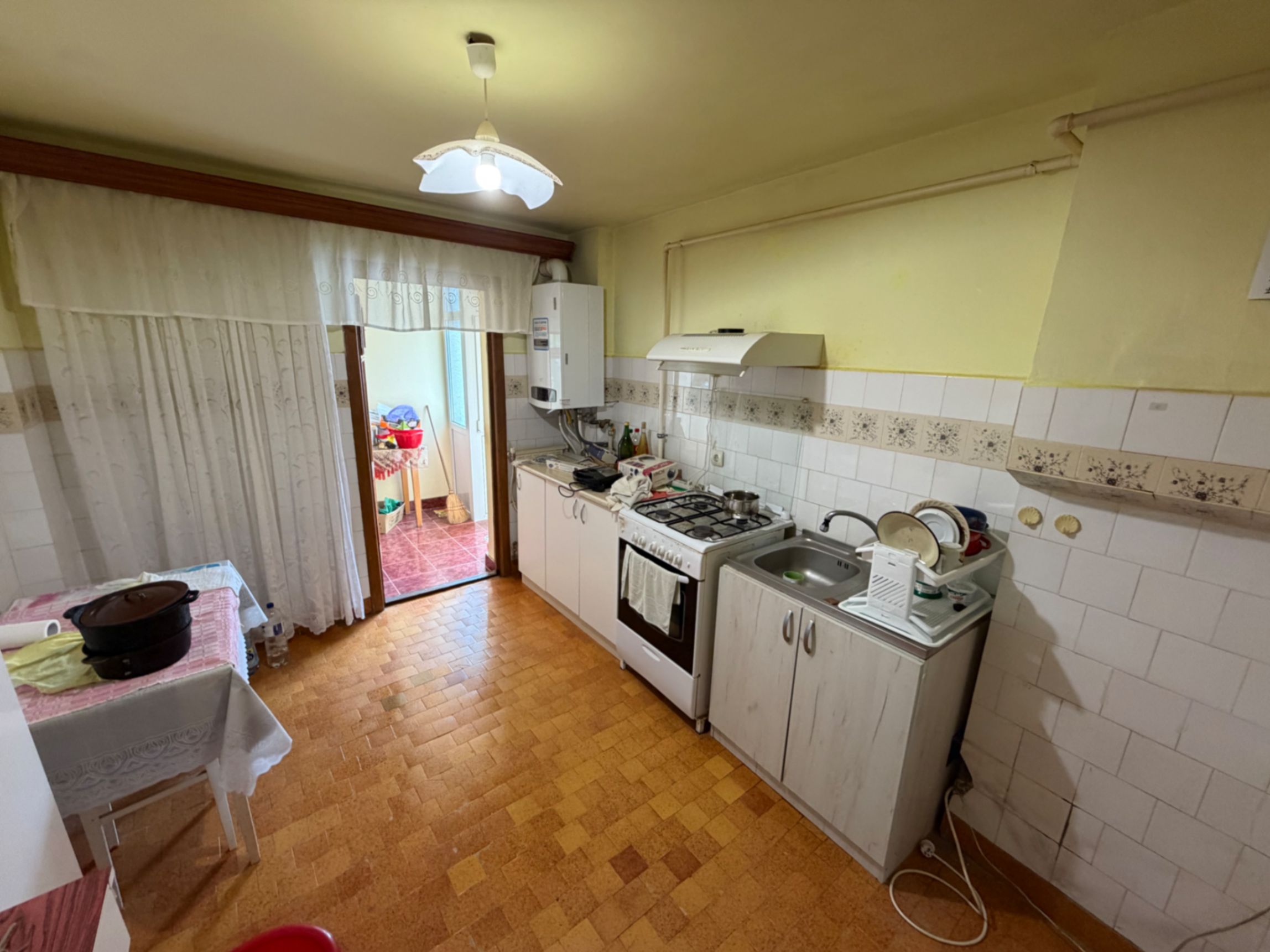 Apartament 3 camere, etaj 2 - Cugir — fotografia 3