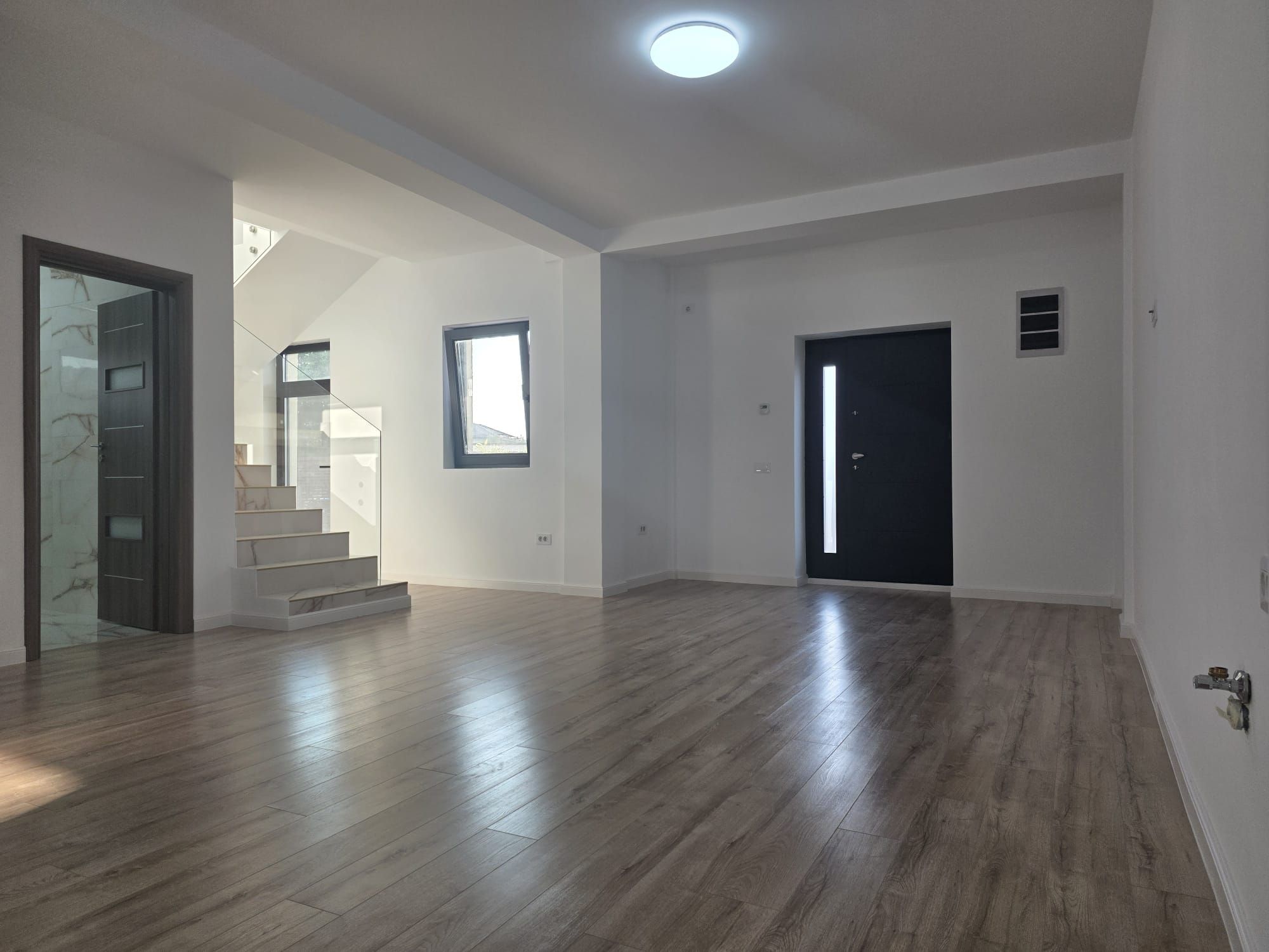 Vilă de Lux P+1 în Tunari –5 Camere, Finisaje Premium — fotografia 6