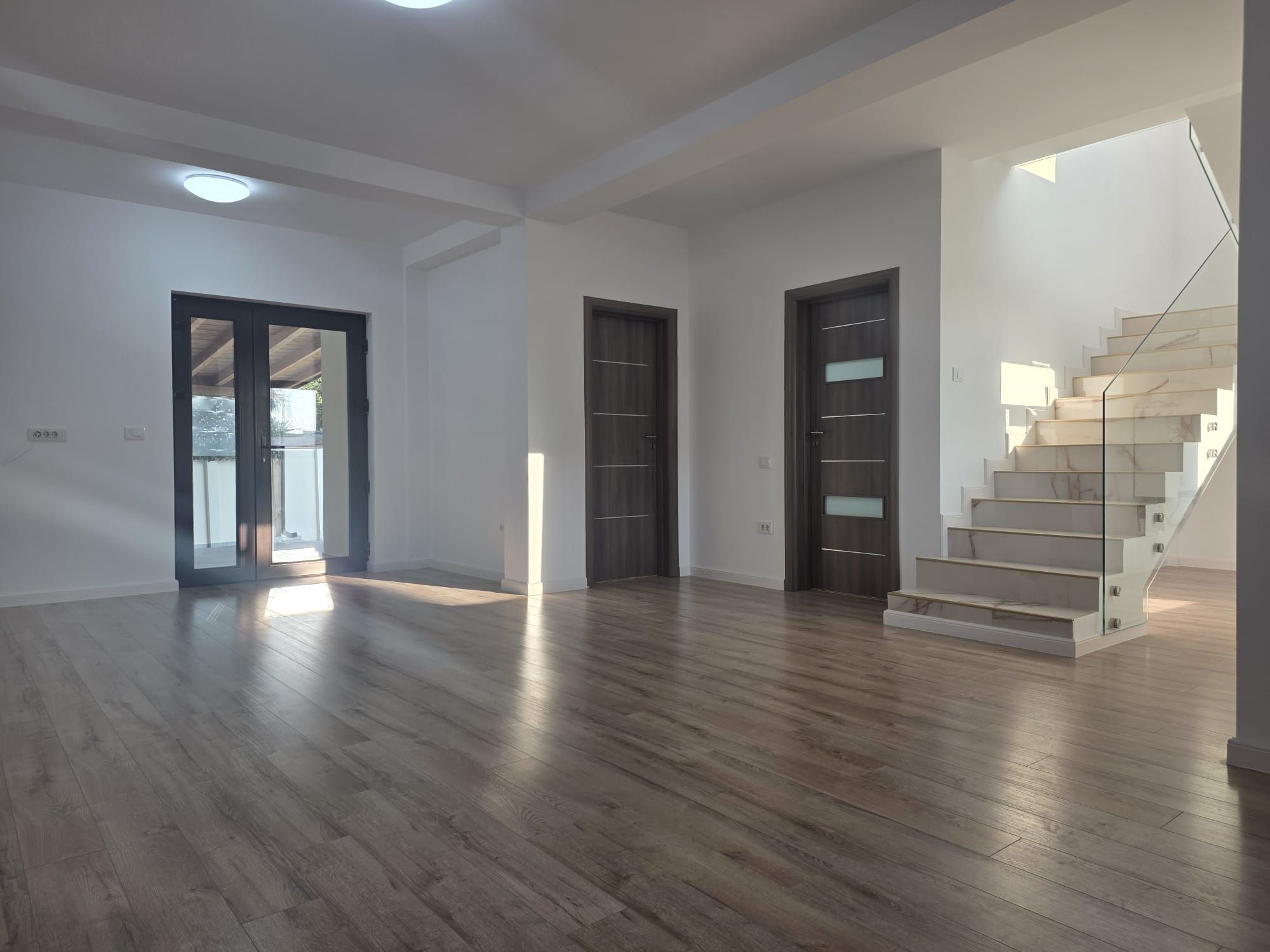 Vilă de Lux P+1 în Tunari –5 Camere, Finisaje Premium — fotografia 8