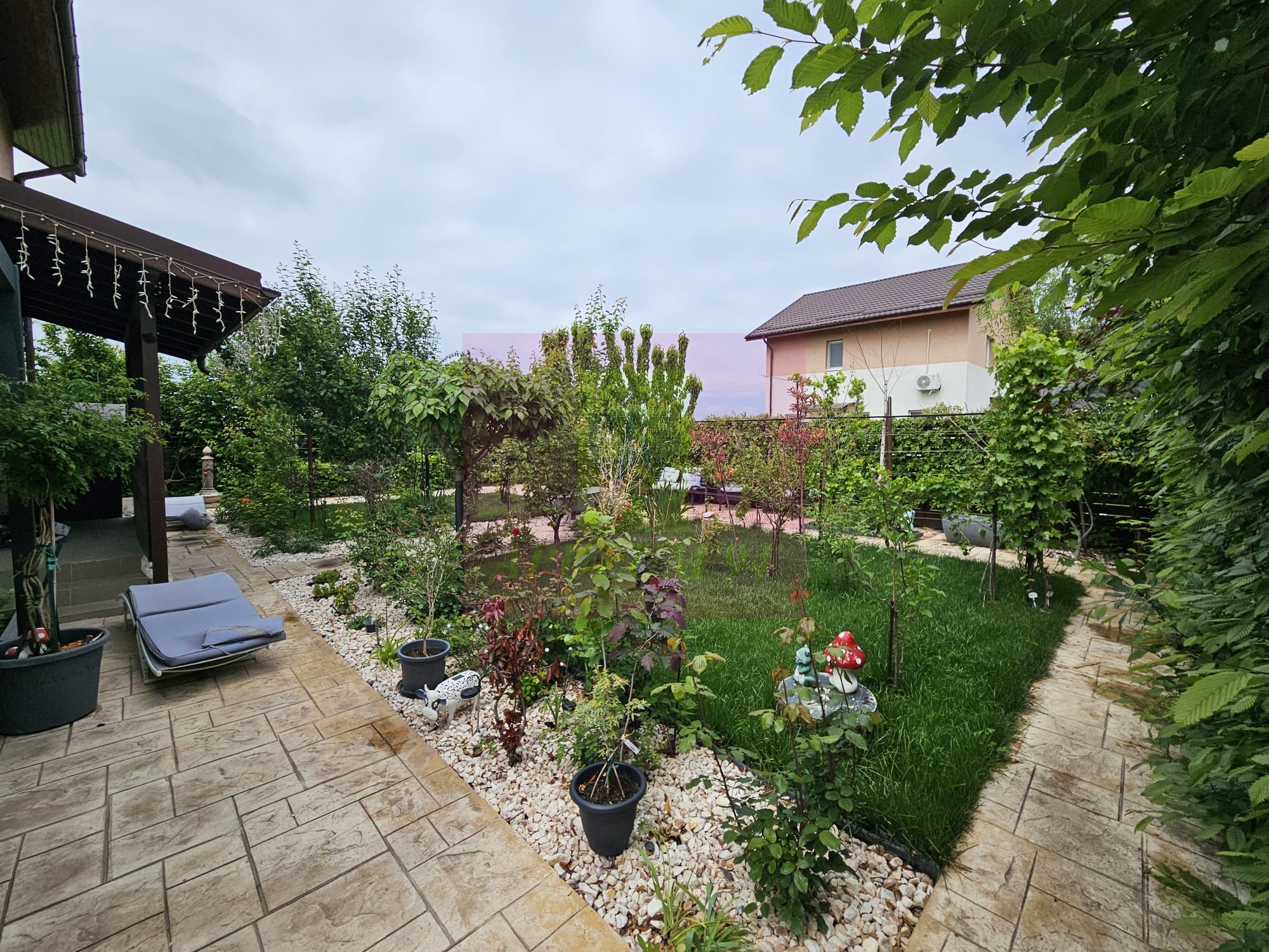 Casă 2019, P+1+pod, renovată, curte amenajată, aproape de pădure — fotografia 5