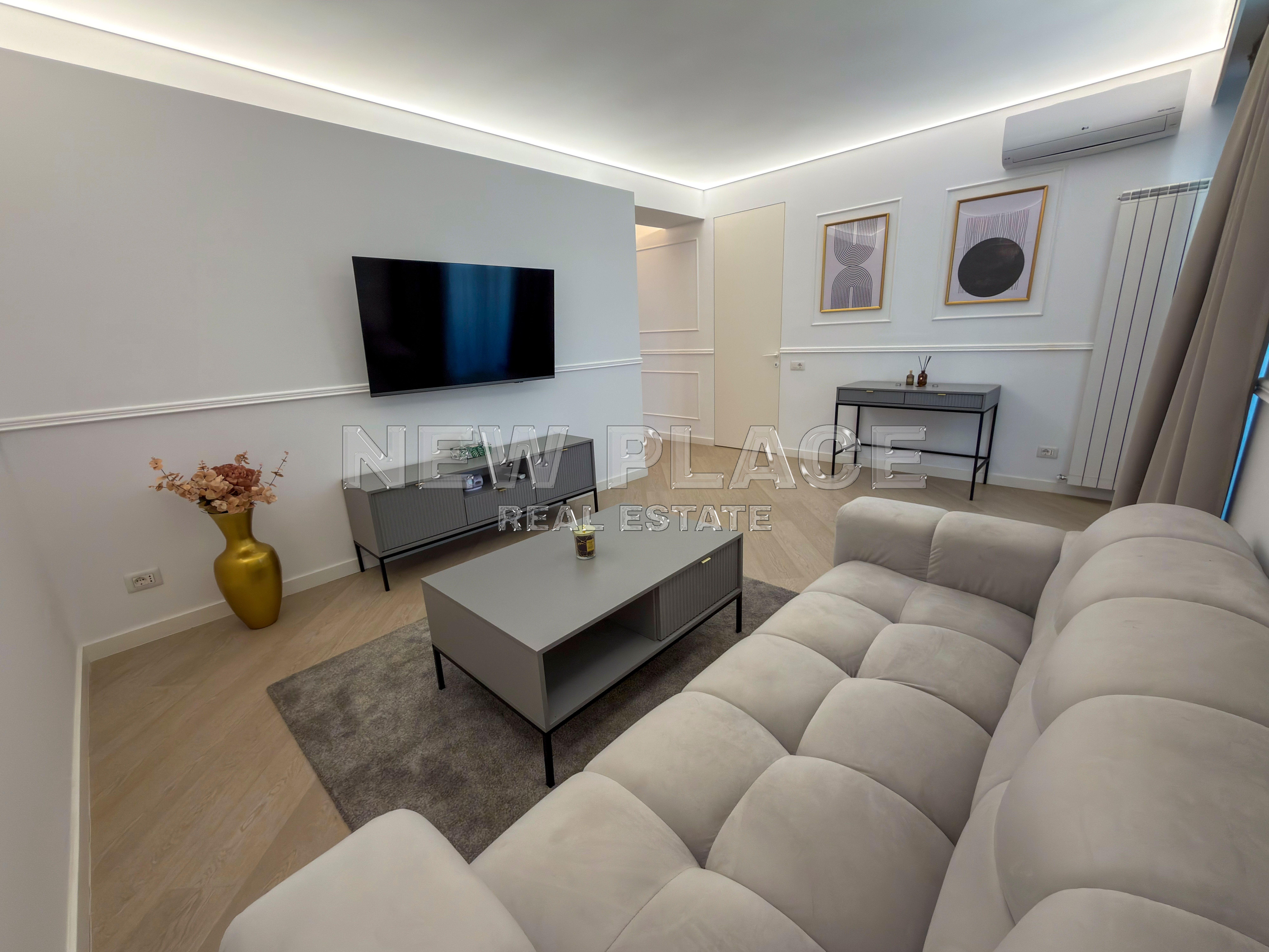 [VIDEO] CORTINA NORTH | Bucatarie inchisa [+21% TVA] Terasa 30 mp