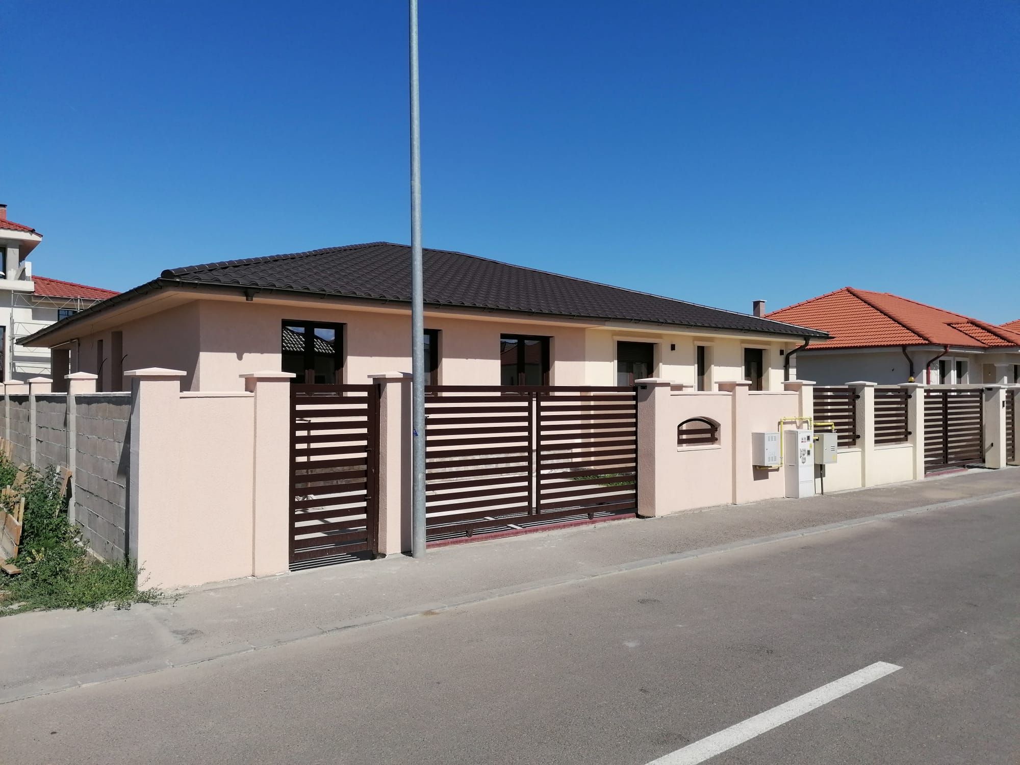 BRASADAS vinde casa individuala NOUA 3 cam zona UNIRII.