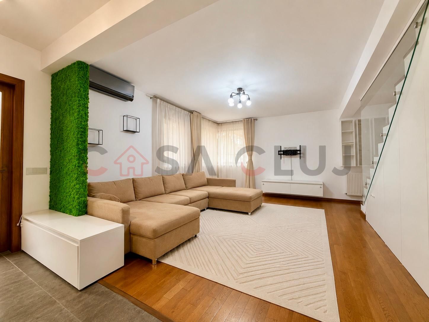 Apartament în vilă, curte, la cheie, parcare, Europa — fotografia 10