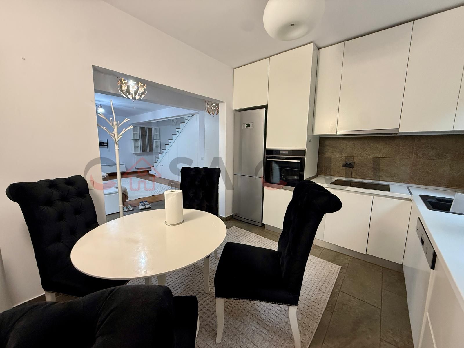 Apartament în vilă, curte, la cheie, parcare, Europa — fotografia 11