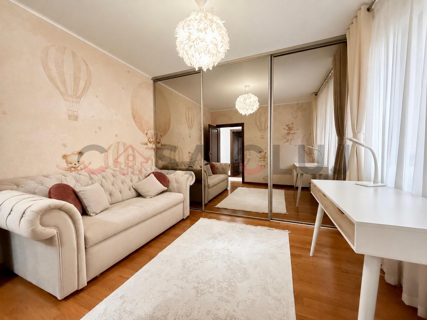Apartament în vilă, curte, la cheie, parcare, Europa — fotografia 7