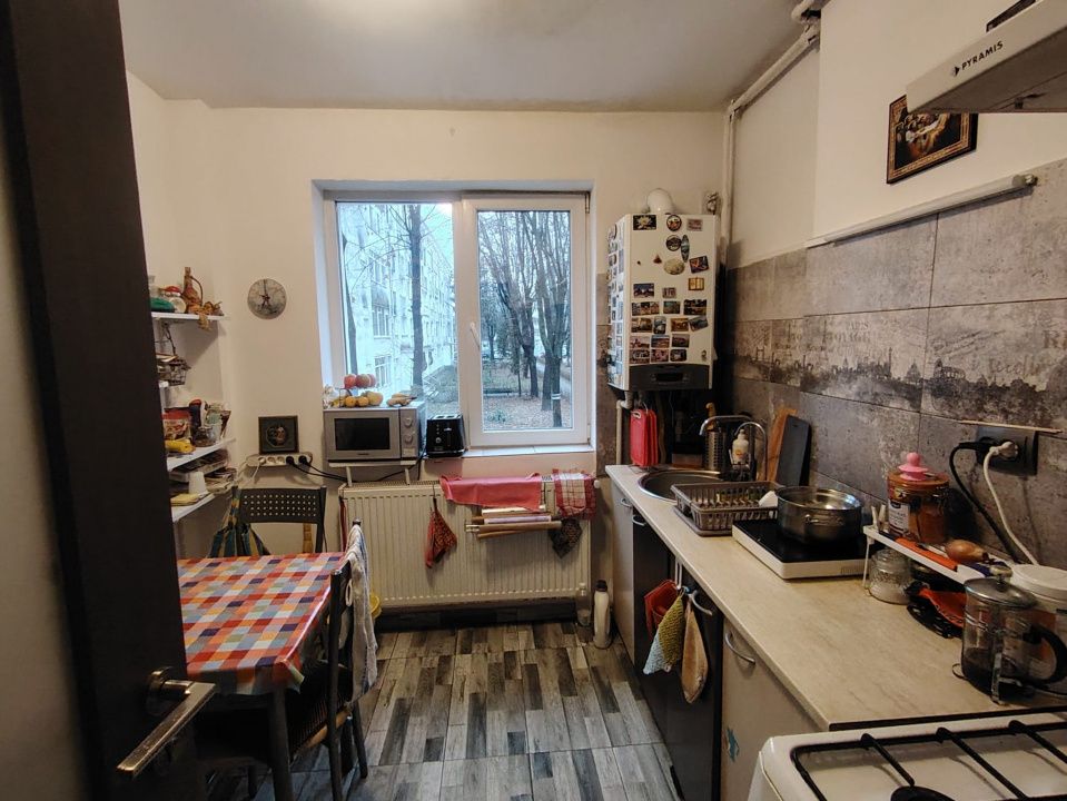 apartament semidecomandat 3 camere — fotografia 6