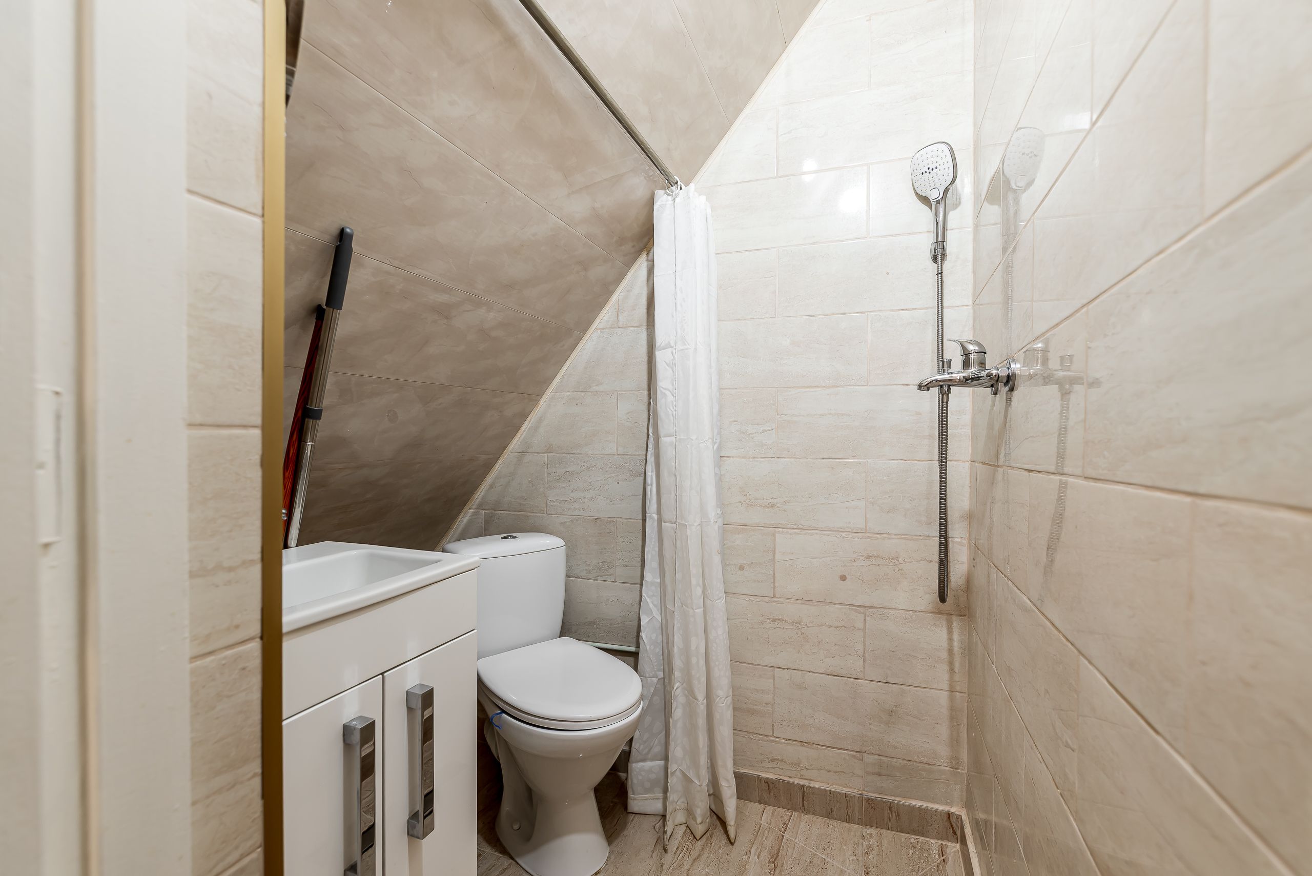 Apartament la cheie cu 2 camere la casa in Parneava Comision 0% — fotografia 11