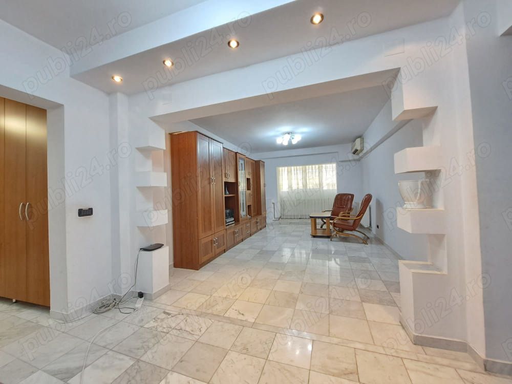 Vand Apartament spatios cu 4 camere de vanzare pe Bdul Decebal — fotografia 2