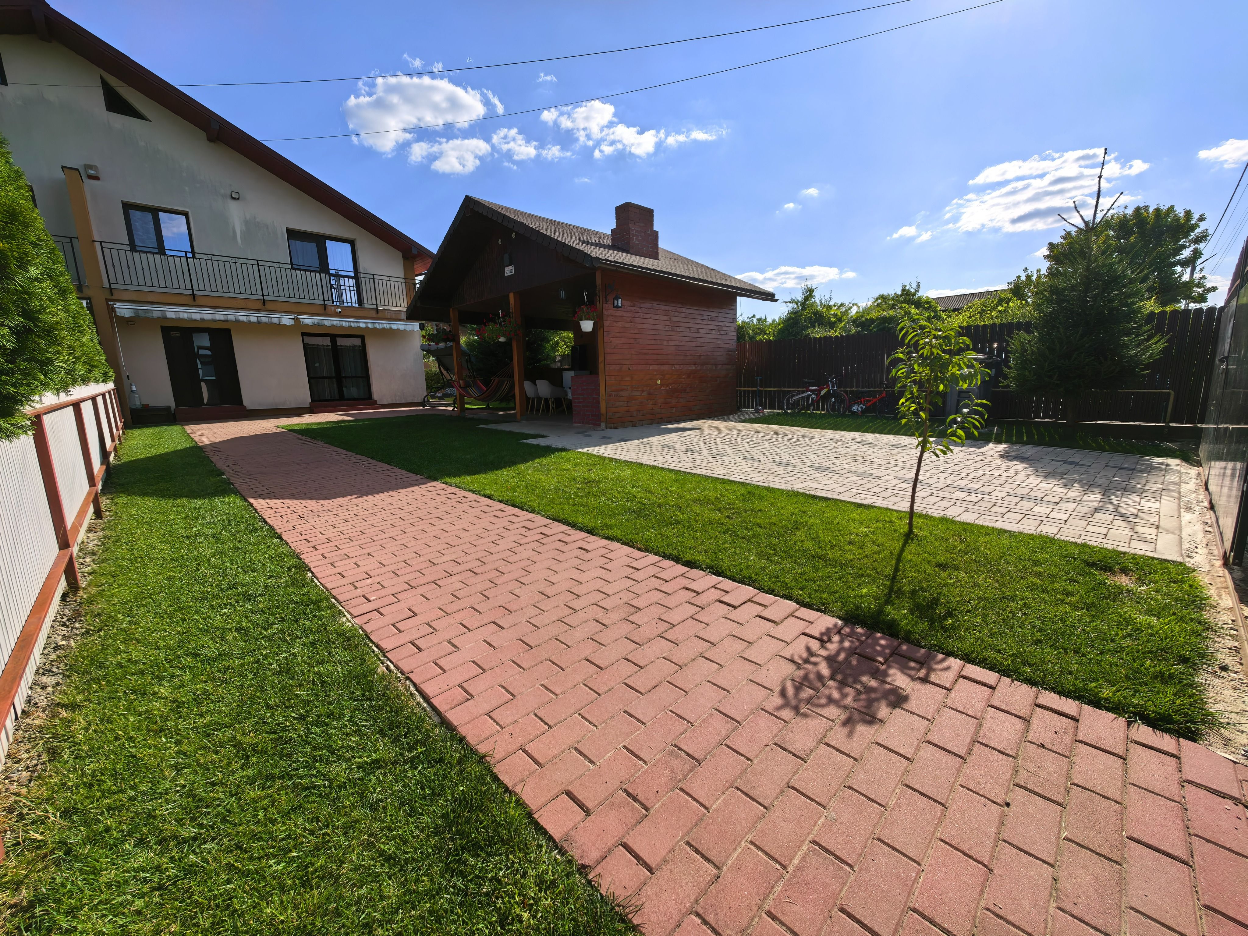 Duplex P+M cu 3 camere și curte, renovata complet