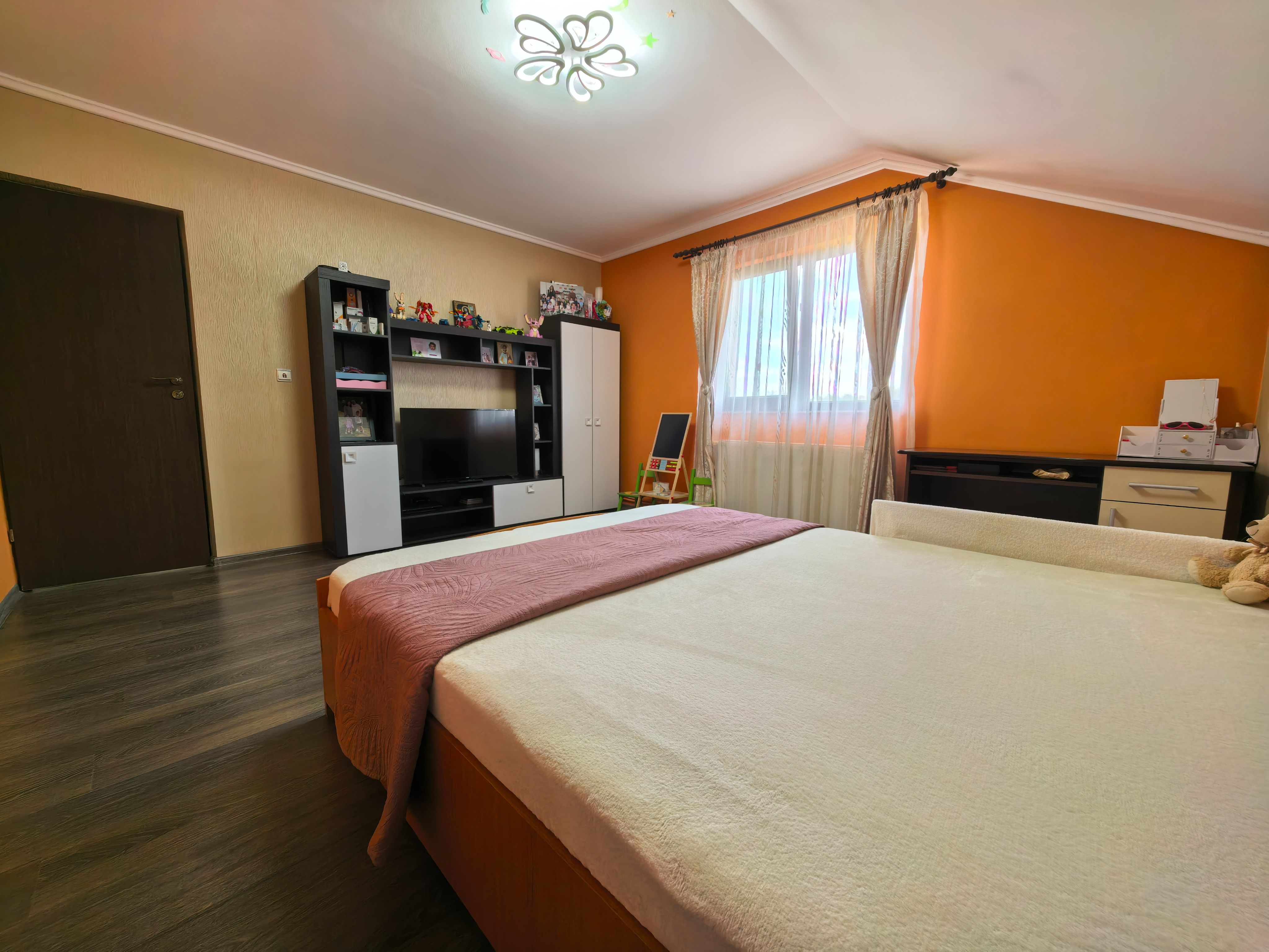 Duplex P+M cu 3 camere și curte, renovata complet — fotografia 12