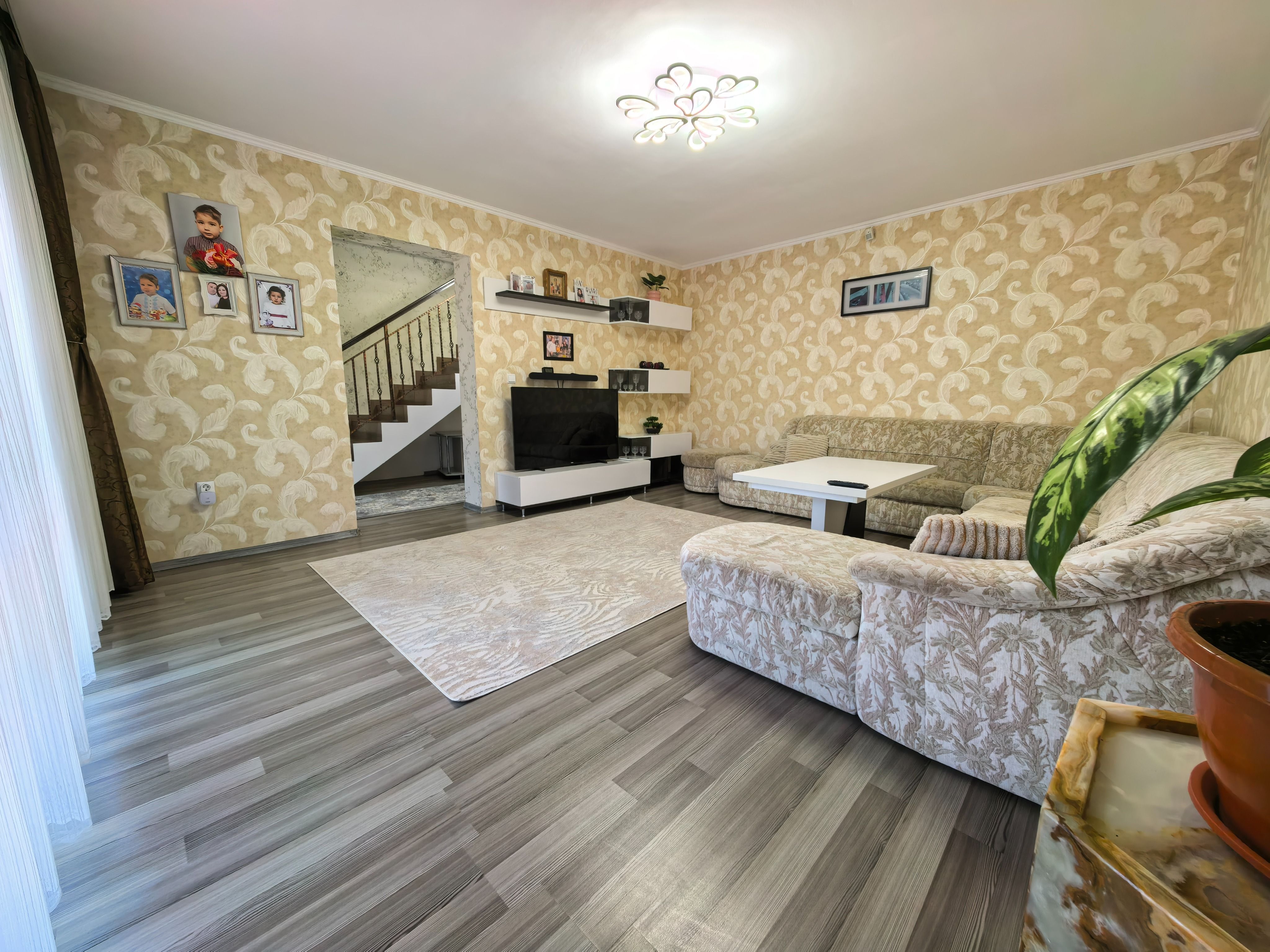 Duplex P+M cu 3 camere și curte, renovata complet — fotografia 4