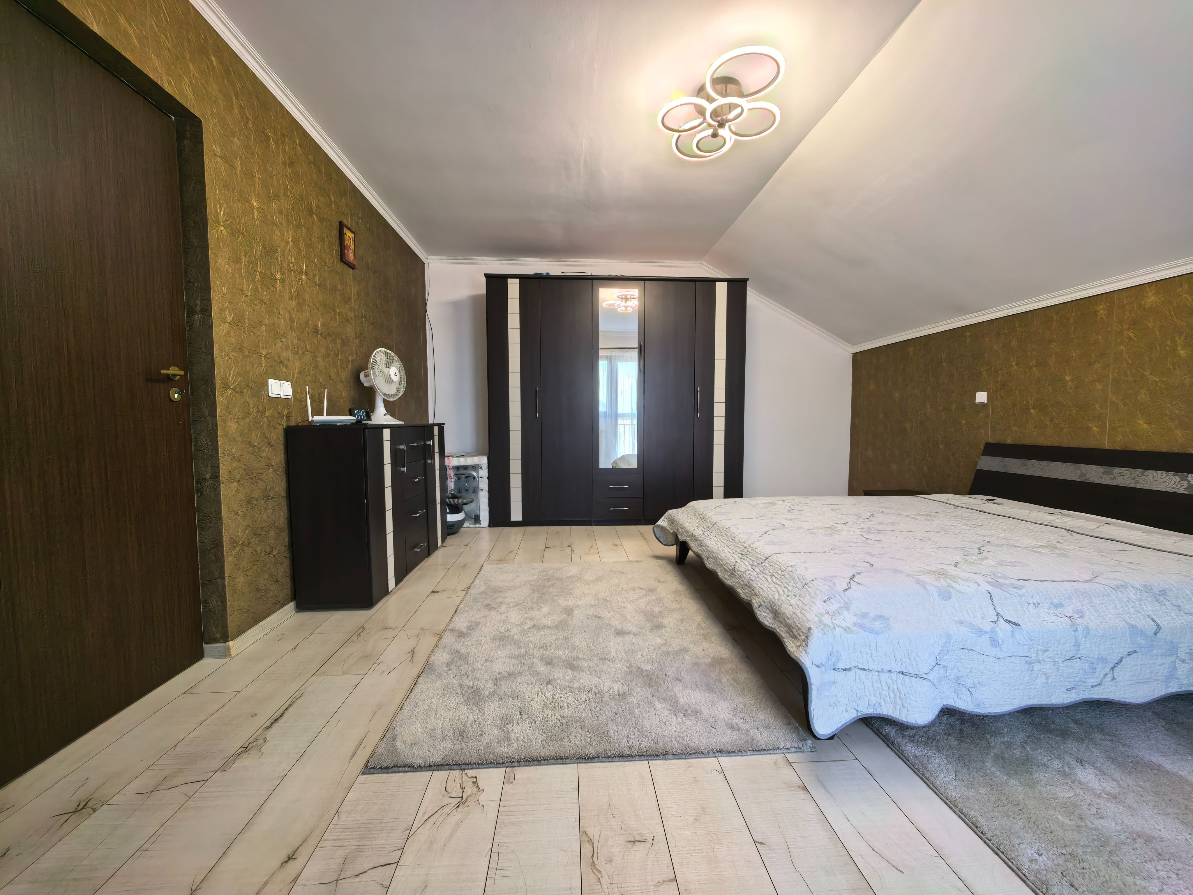 Duplex P+M cu 3 camere și curte, renovata complet — fotografia 9