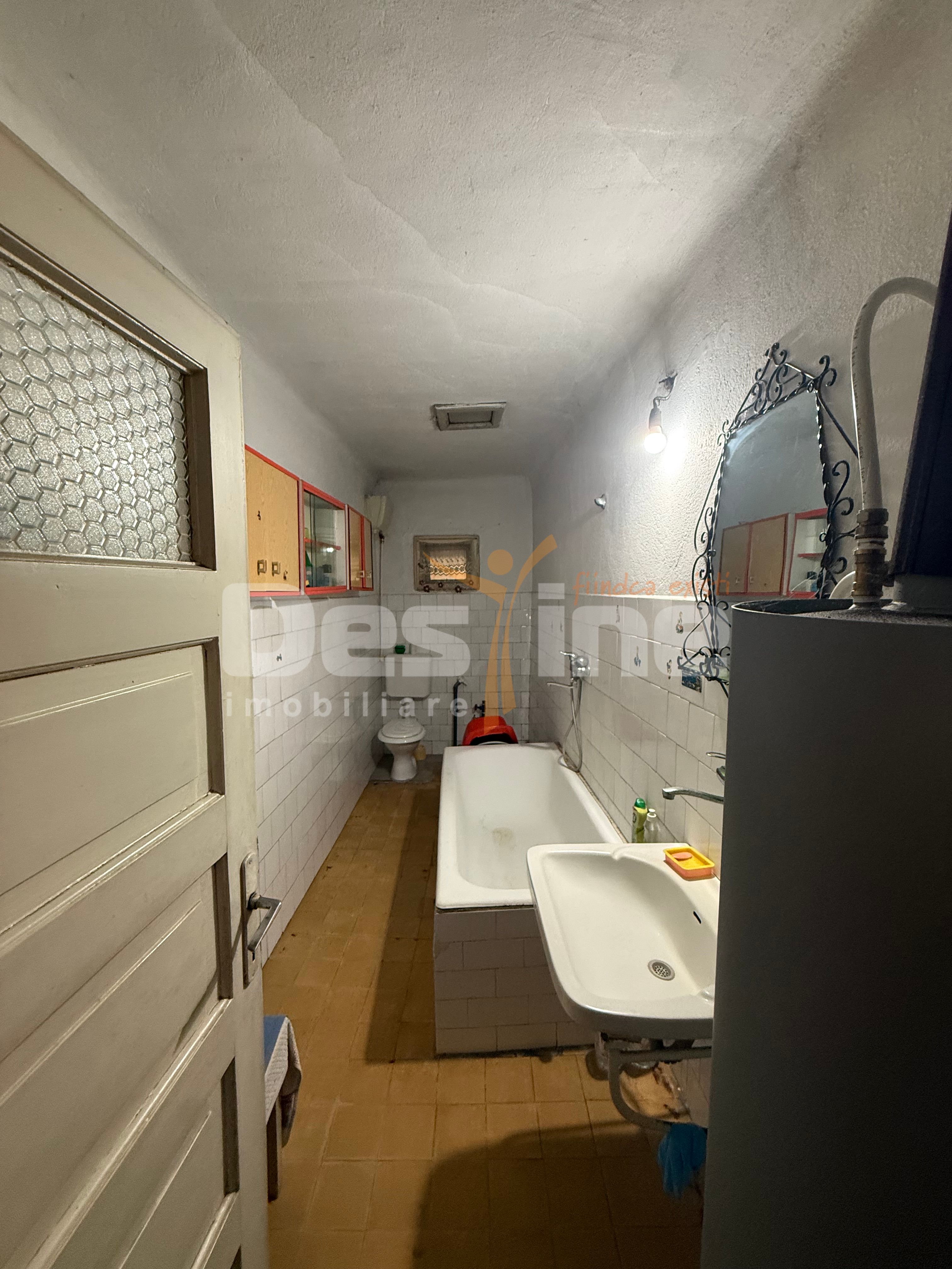Casă spațioasă în Lugașu de Jos. — fotografia 3