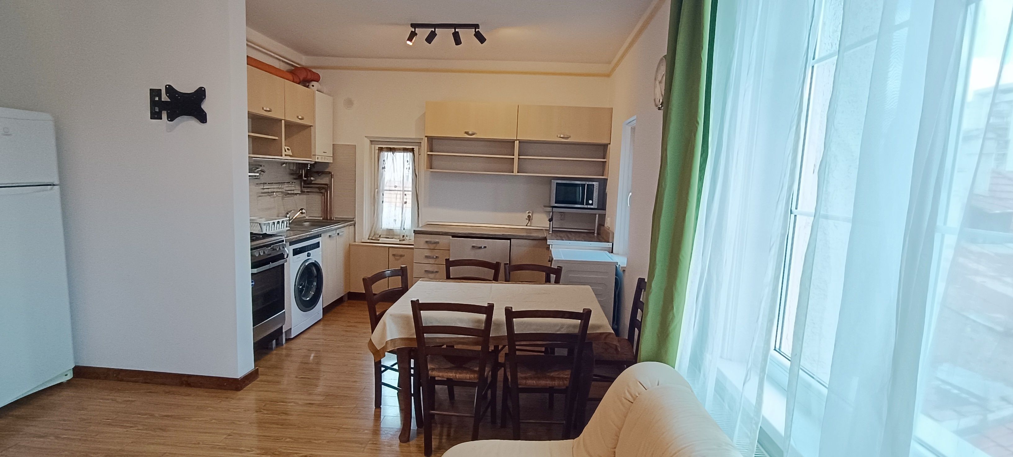 Apartament cu suprafata de 110mp-zona colinei,pet friendly