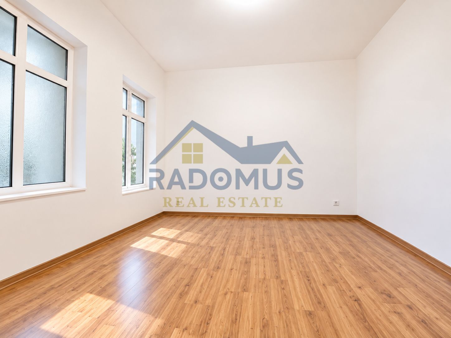 Spațiu central 100 mp | Birouri, cabinete, sediu firmă | Garaj — fotografia 3