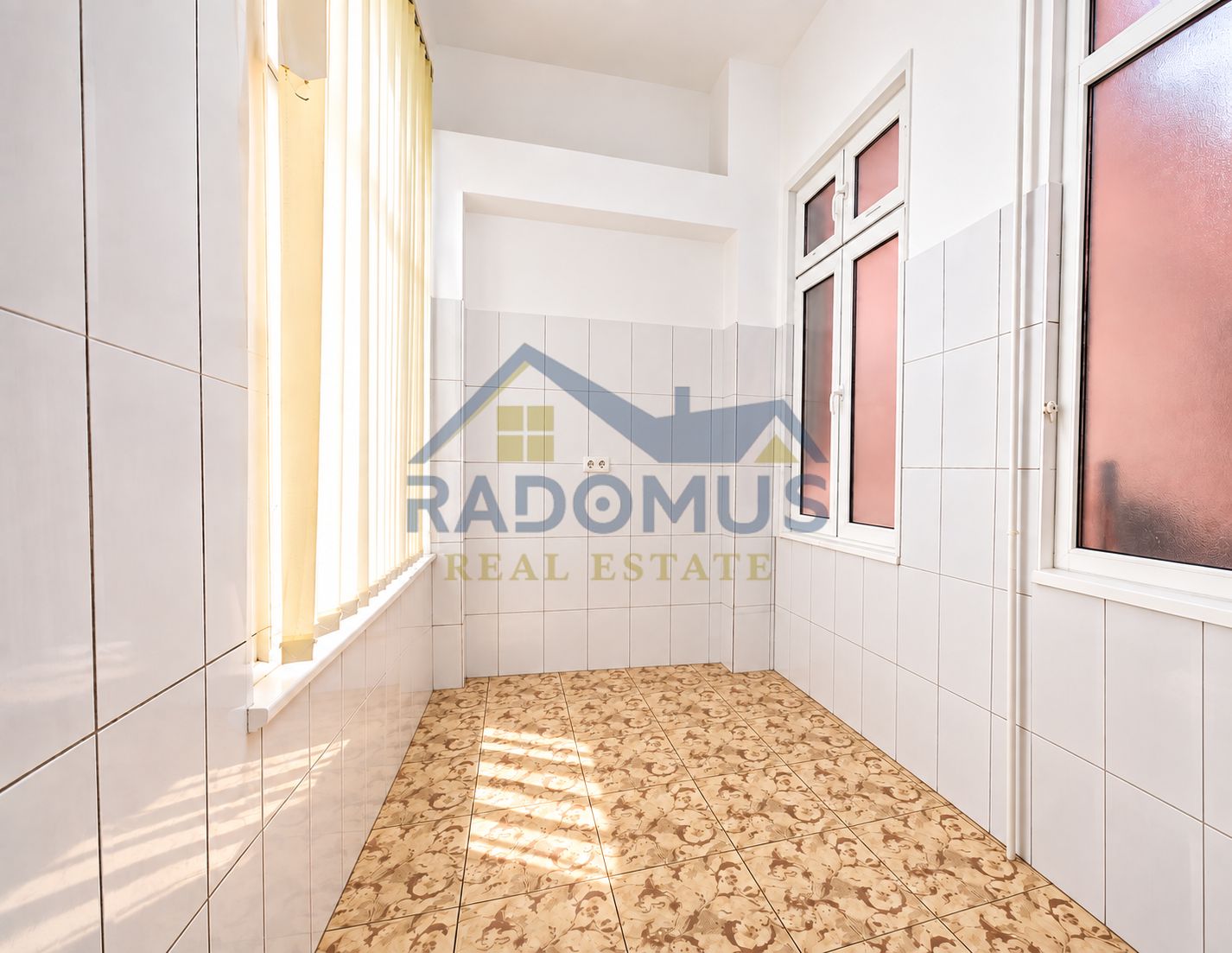 Spațiu central 100 mp | Birouri, cabinete, sediu firmă | Garaj — fotografia 5