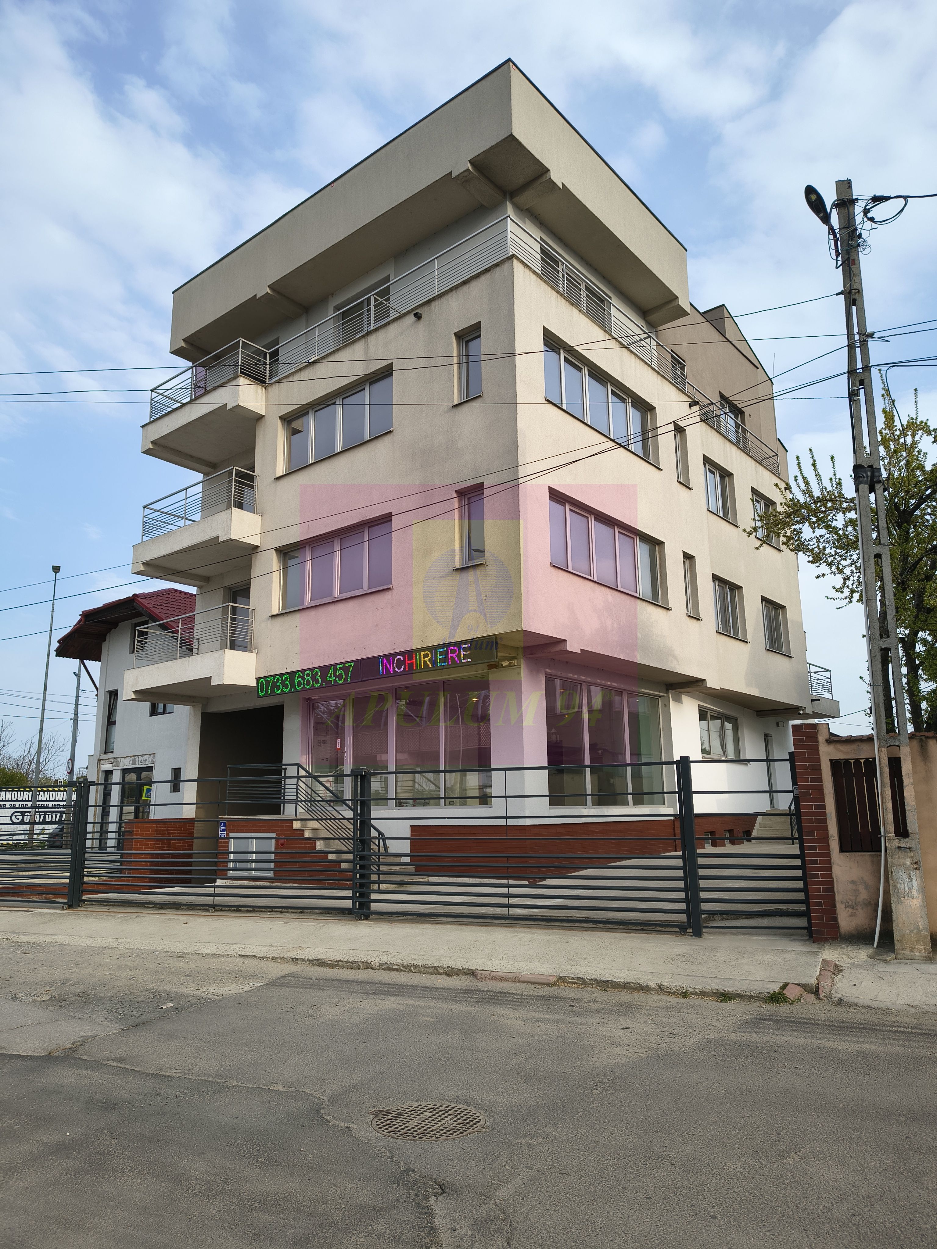 Clădire cu folosință mixtă (comercial și rezidențial) — fotografia 2