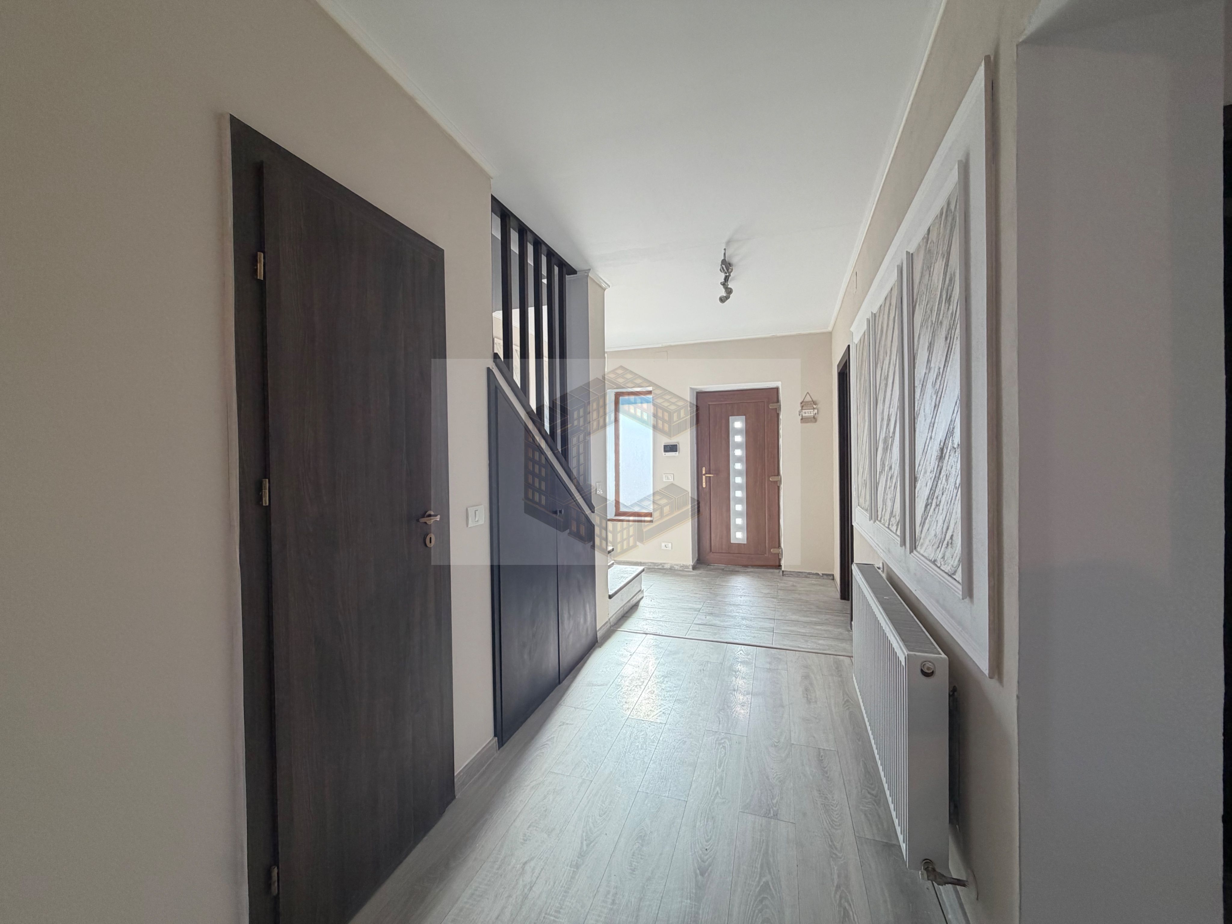 Duplex de vanzare,4 camere si 3 bai, acces auto, Dumbravita — fotografia 6
