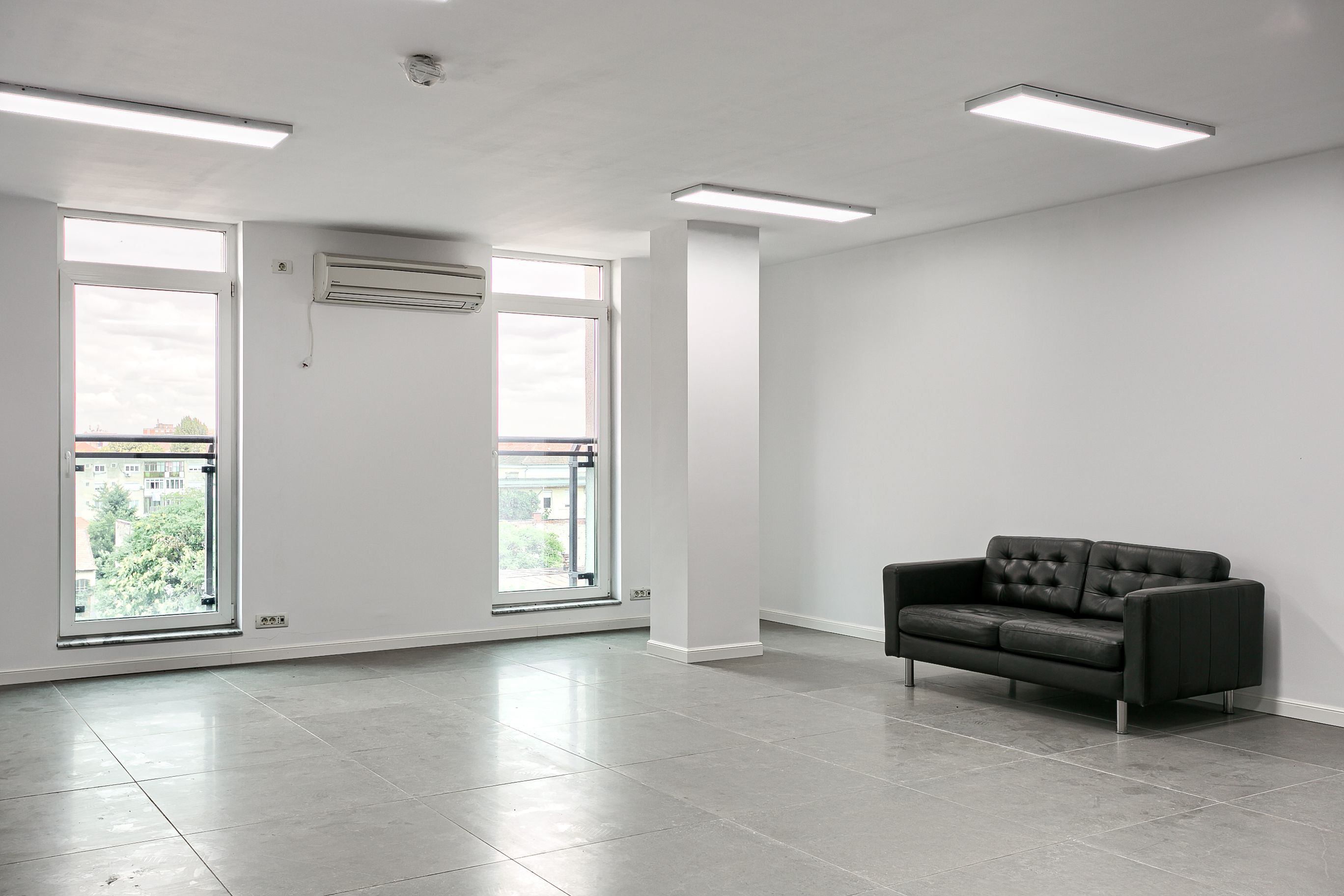 Birou premium de 57 mp de închiriat – Arad Plaza, ultracentral — fotografia 3
