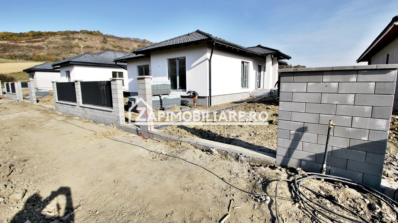 Casă la cheie pe 1 nivel 4cam. 2 bai,1 dresing 650 mp. teren — fotografia 13