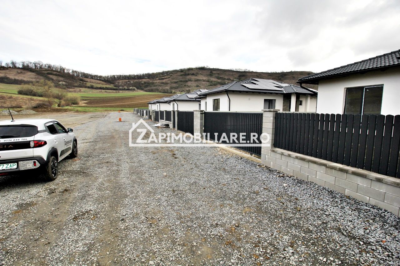 Casă la cheie pe 1 nivel 4cam. 2 bai,1 dresing 650 mp. teren — fotografia 5